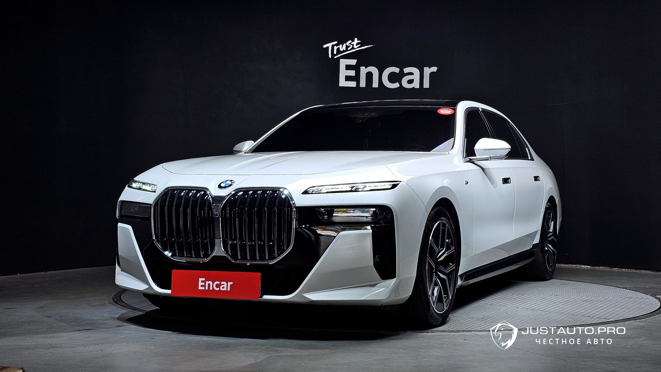 Автомобиль BMW 7-Series
