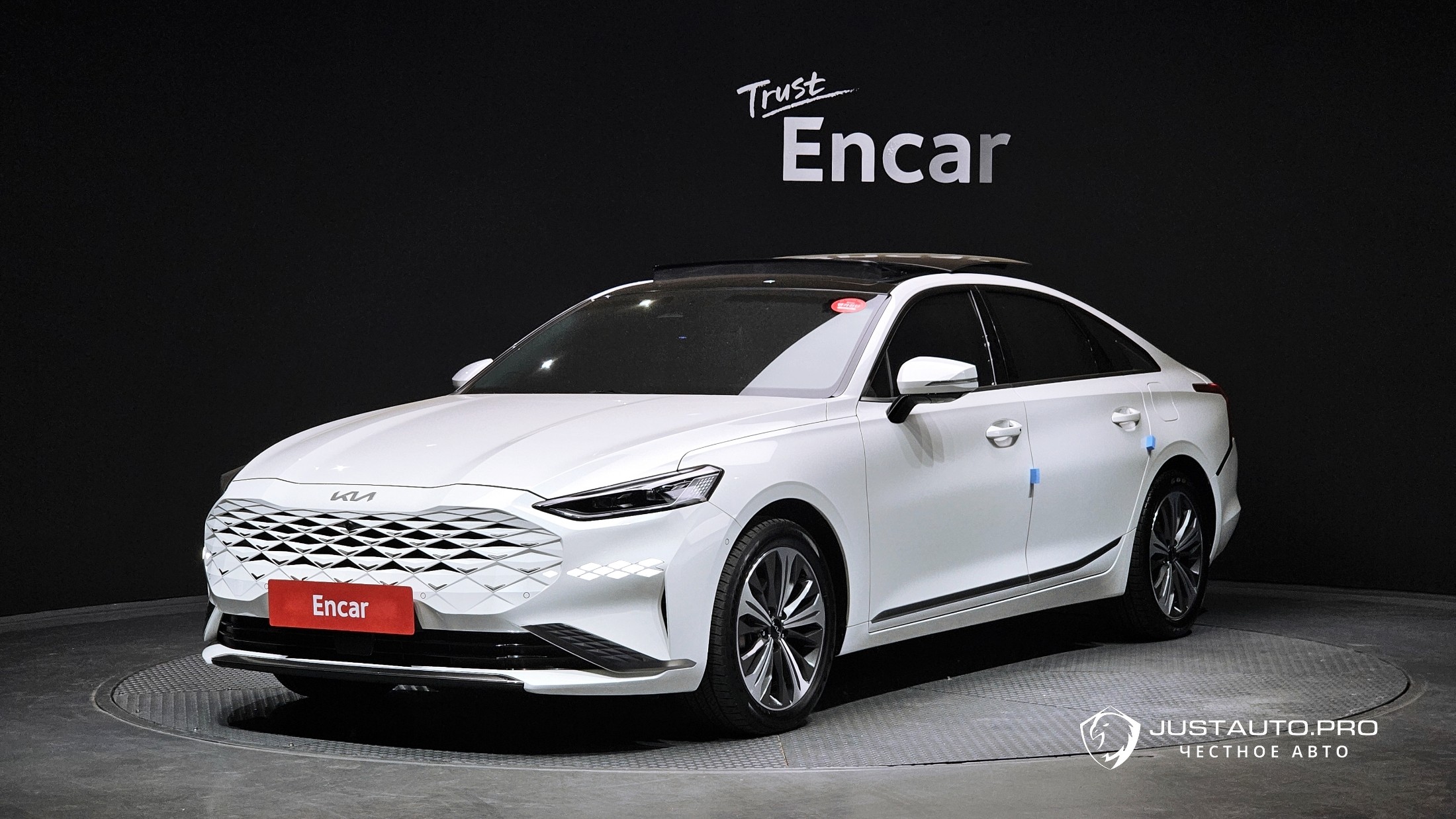 Автомобиль Kia K8