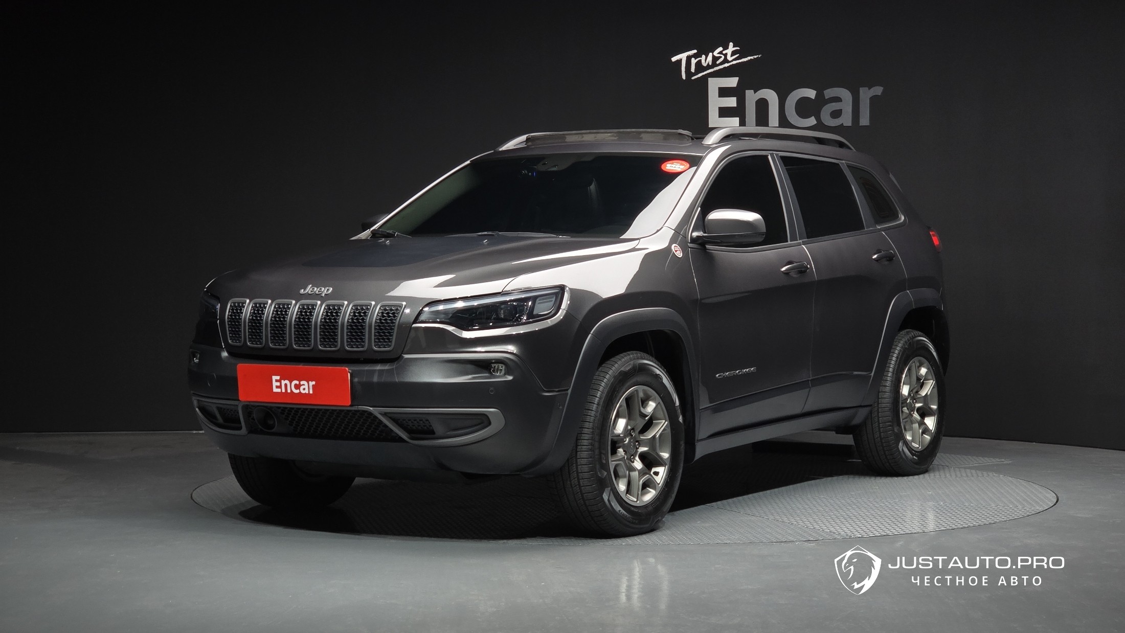 Автомобиль Jeep Cherokee