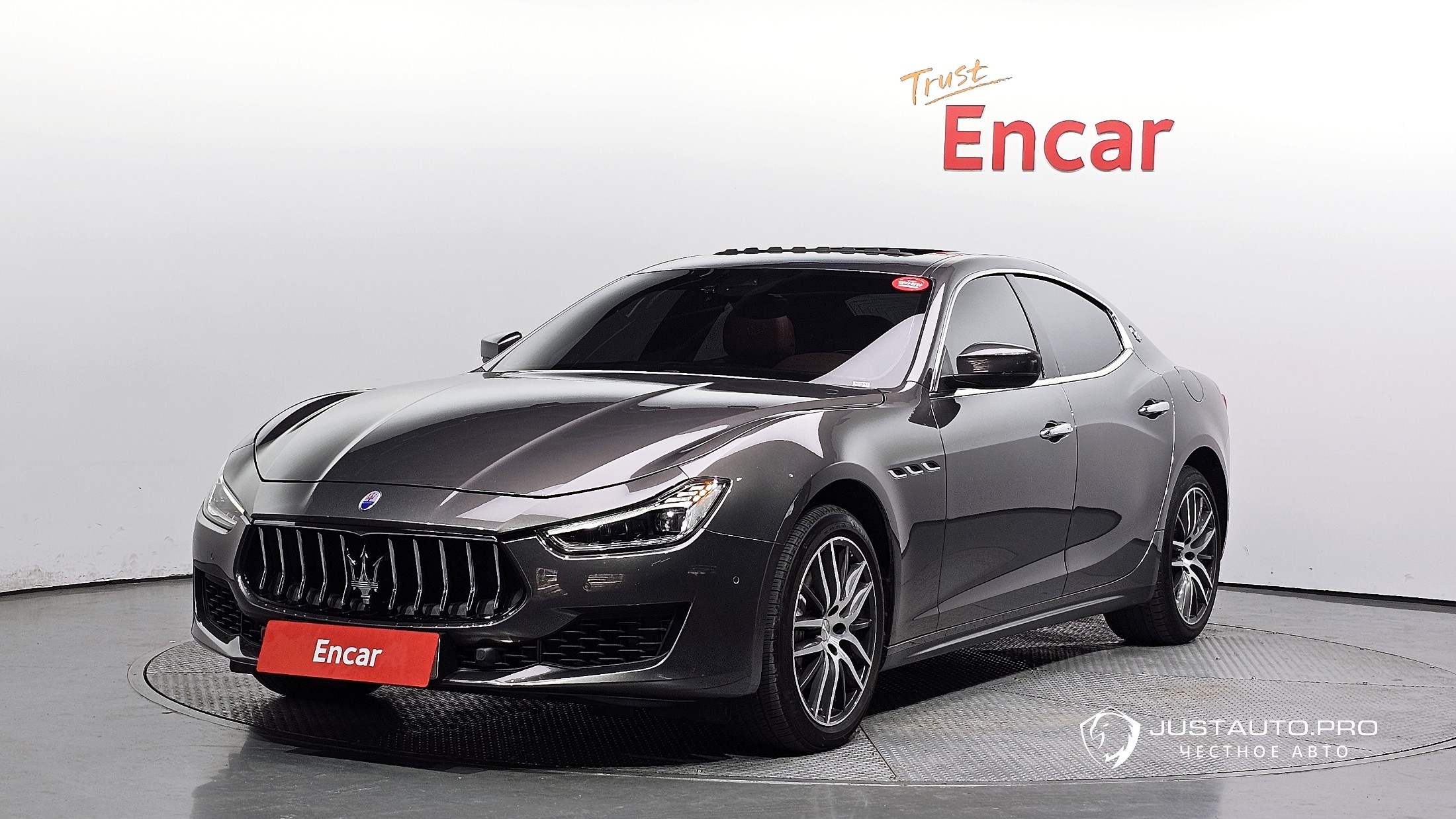 Автомобиль Maserati Ghibli