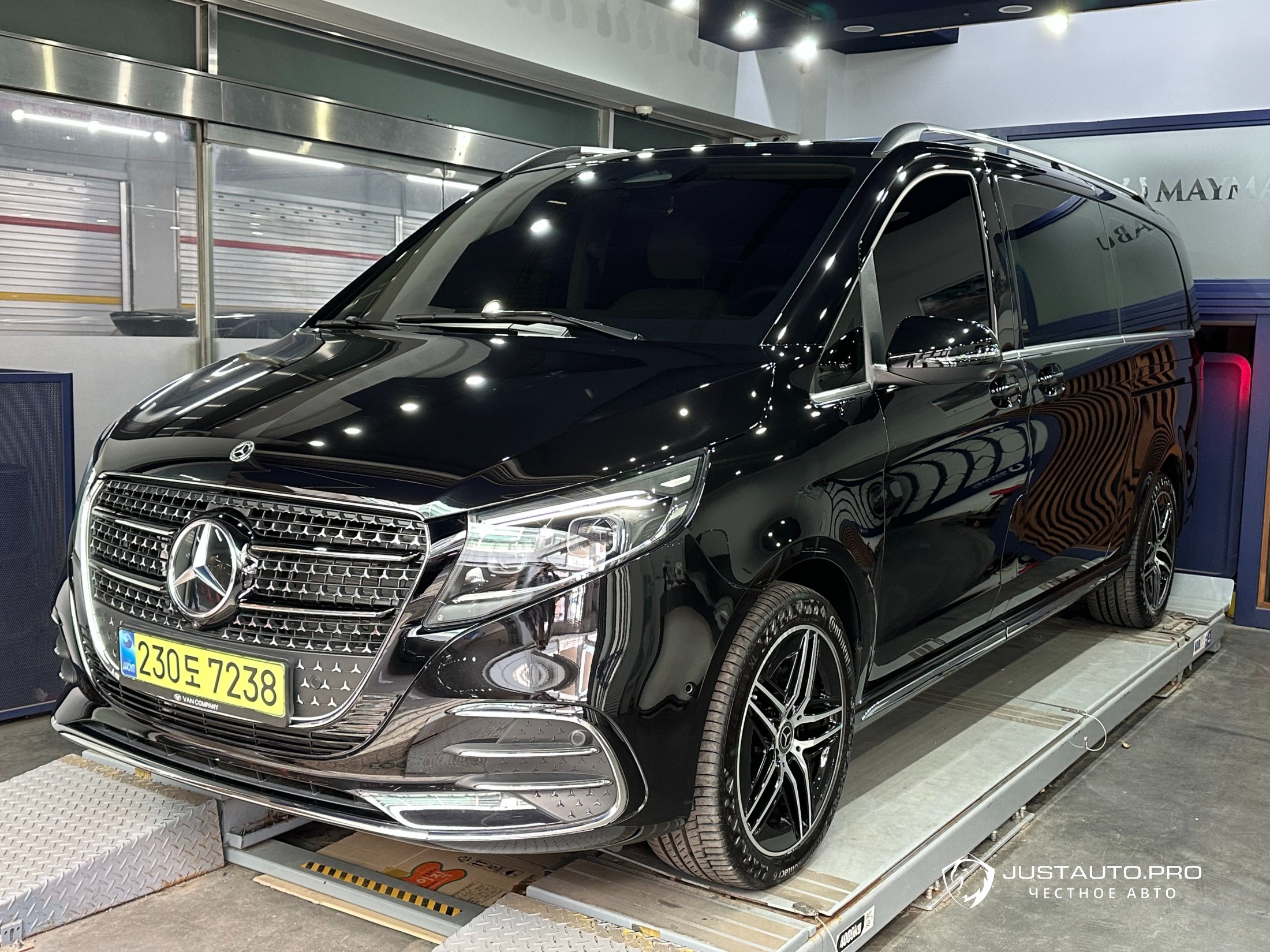 Автомобиль Mercedes-Benz V-Class