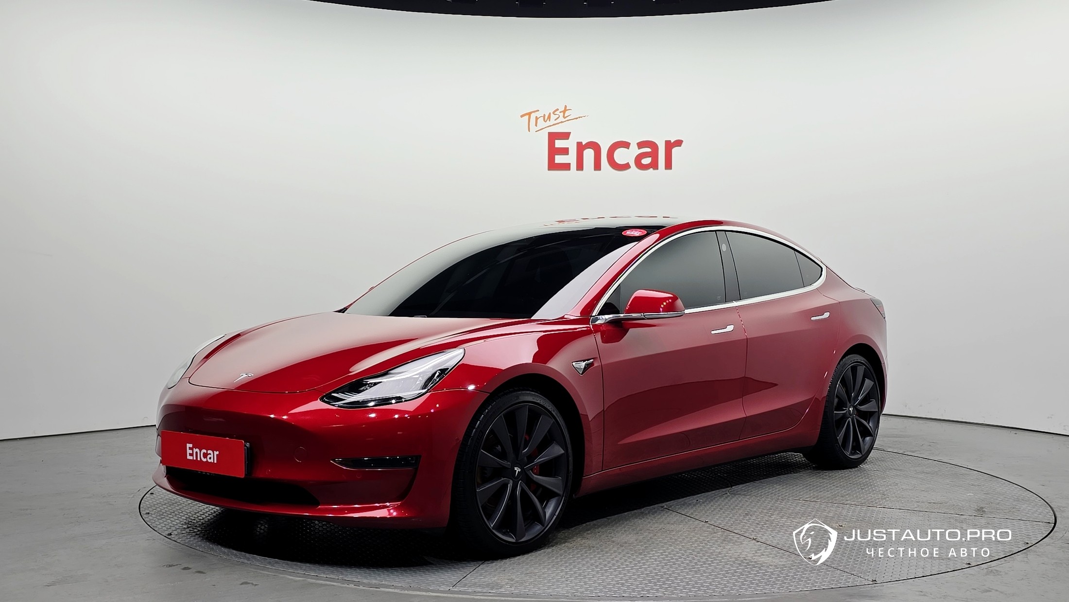 Автомобиль Tesla Model 3