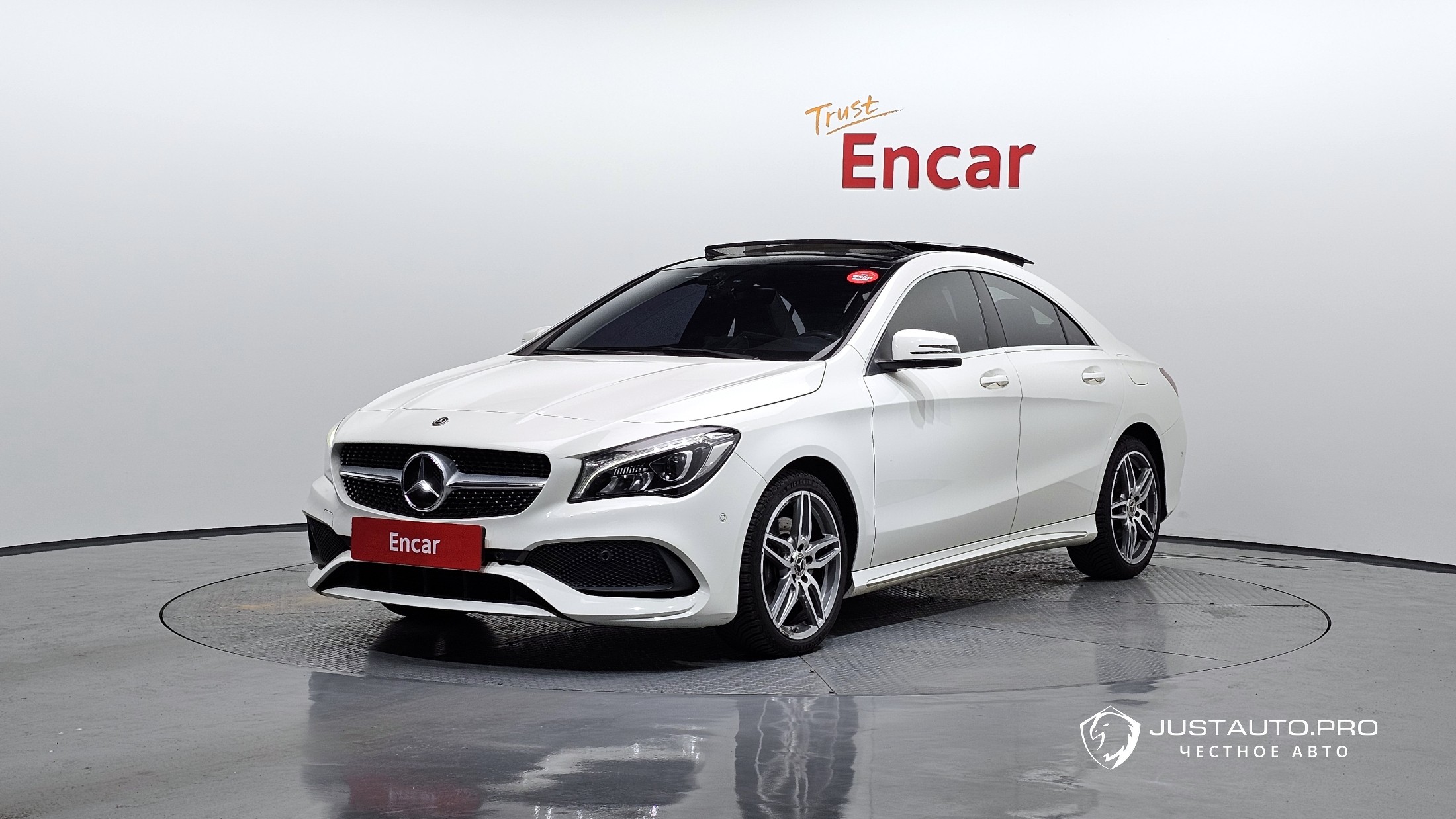 Автомобиль Mercedes-Benz CLA-Class