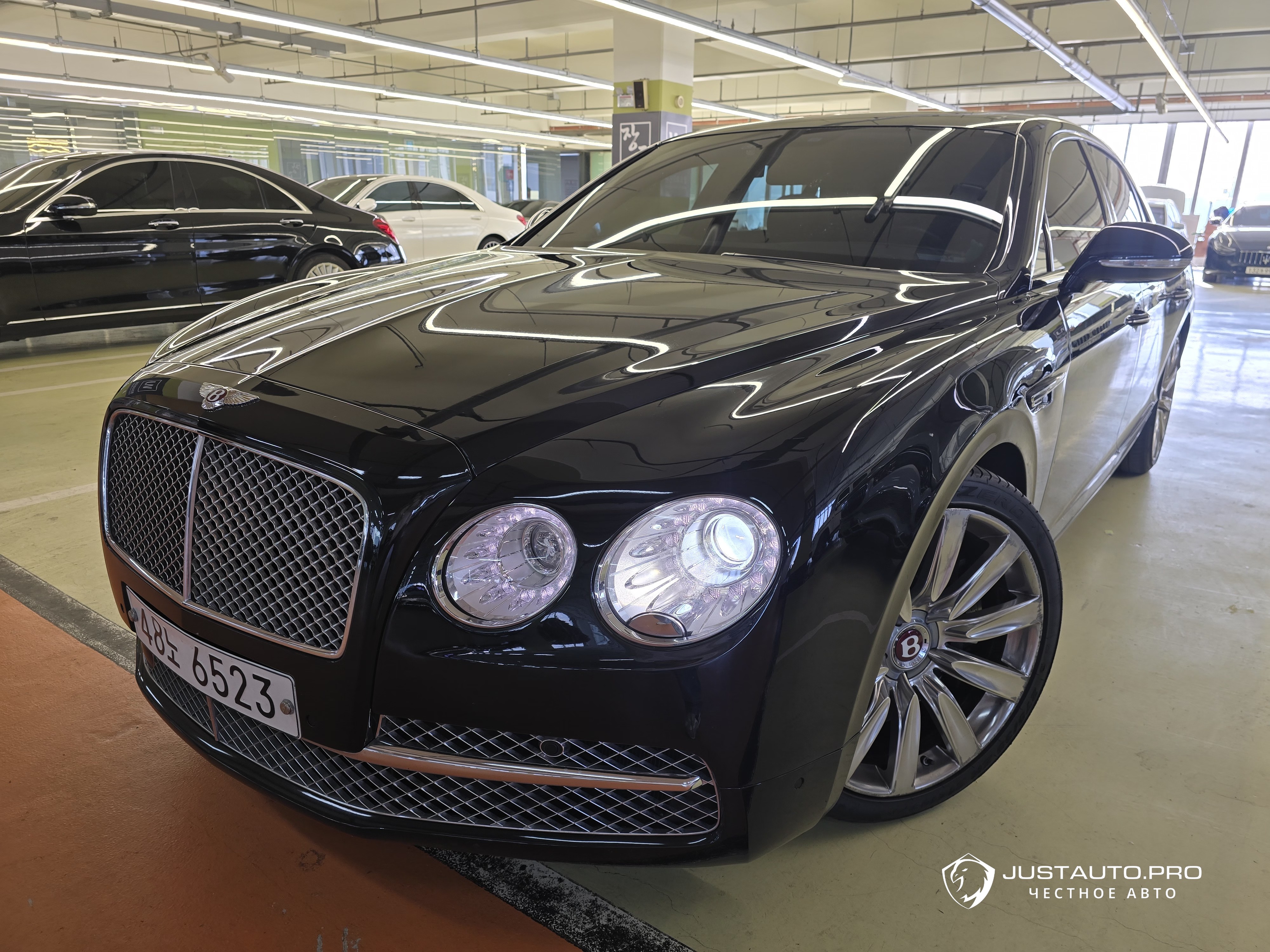 Автомобиль Bentley Flying Spur