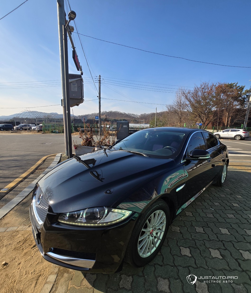 Автомобиль Jaguar XF
