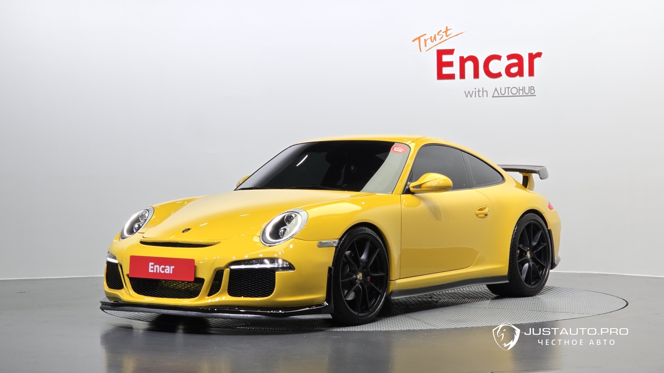 Автомобиль Porsche 911