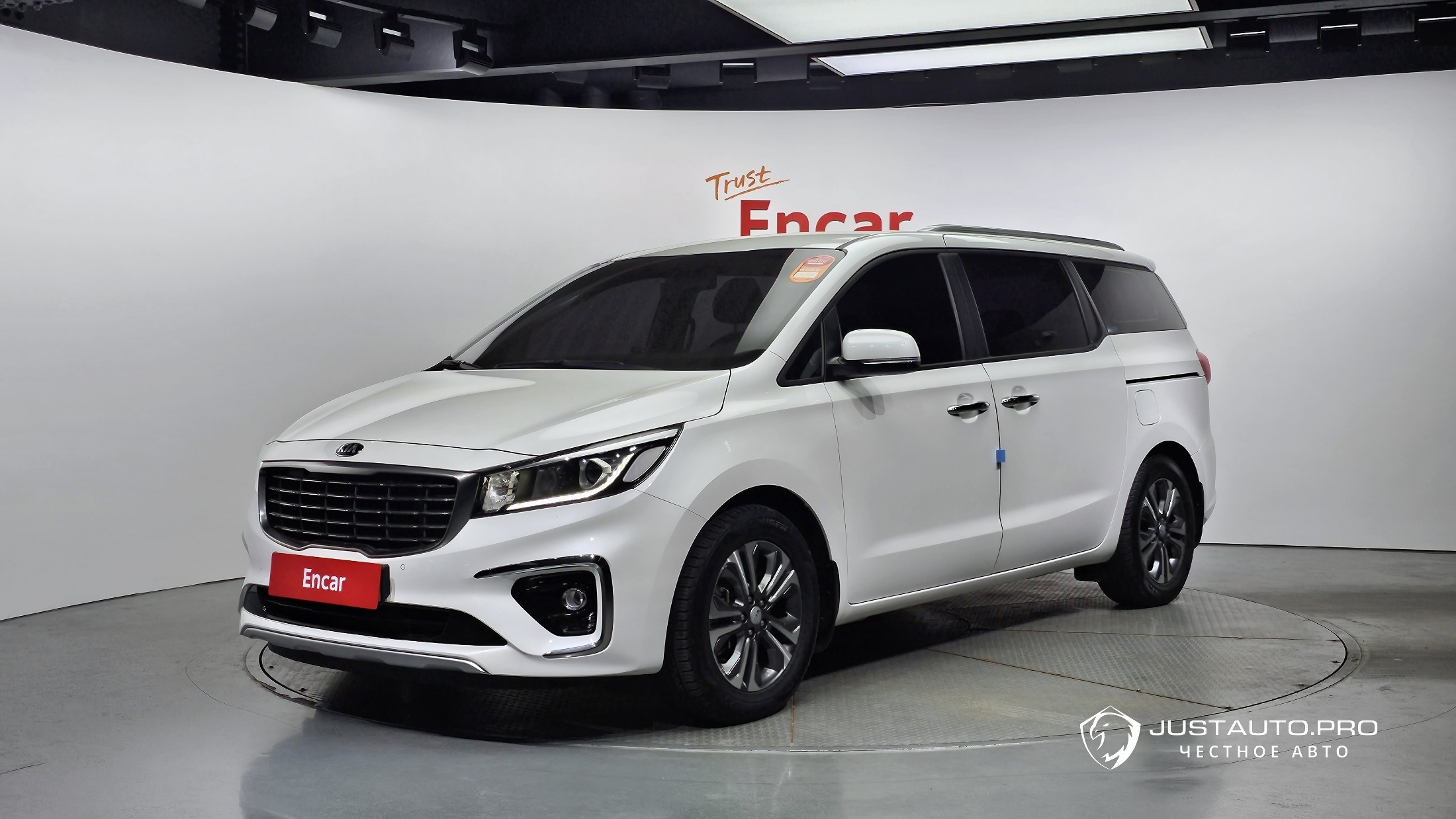 Автомобиль Kia Canival