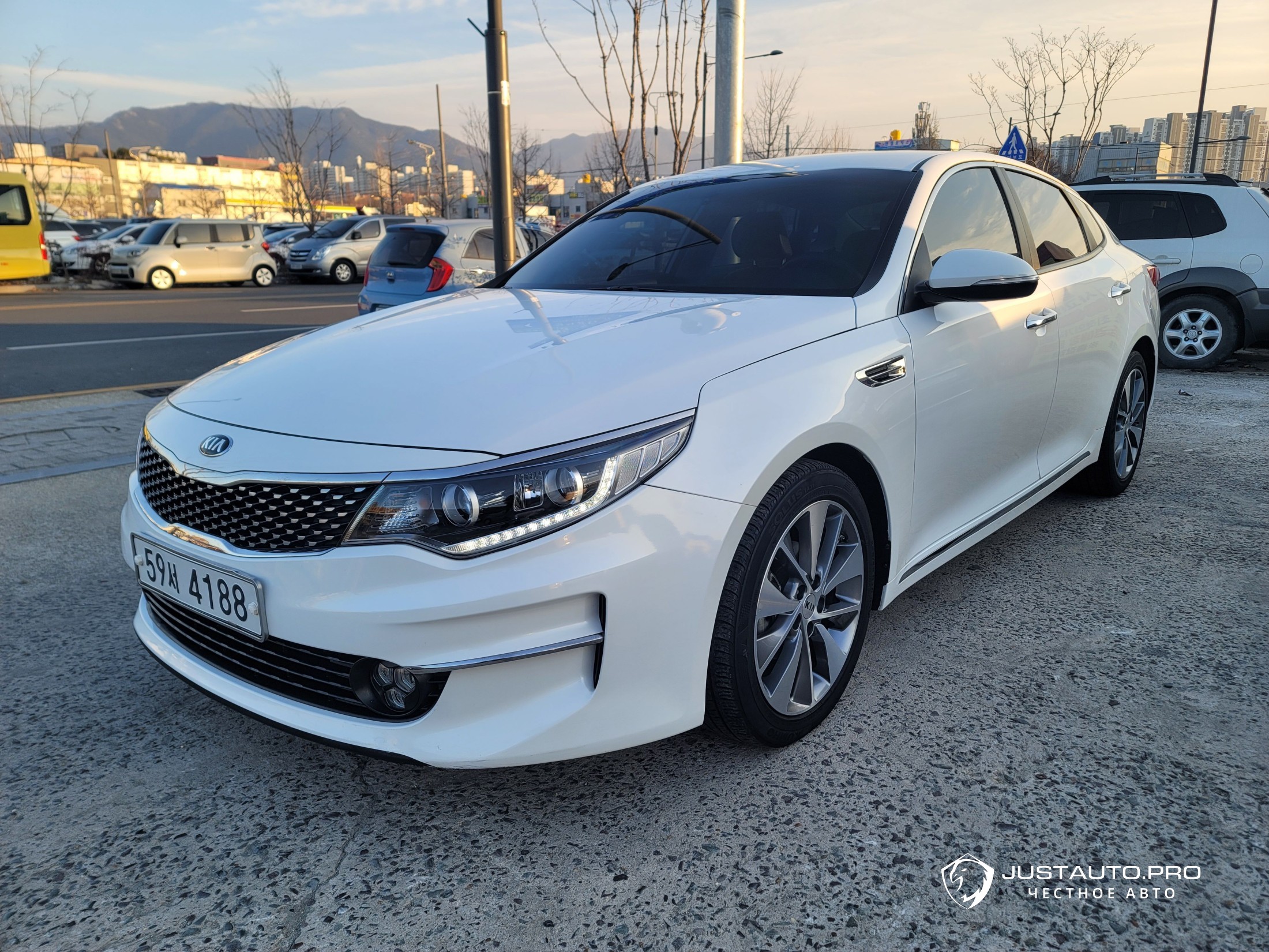 Автомобиль Kia K5