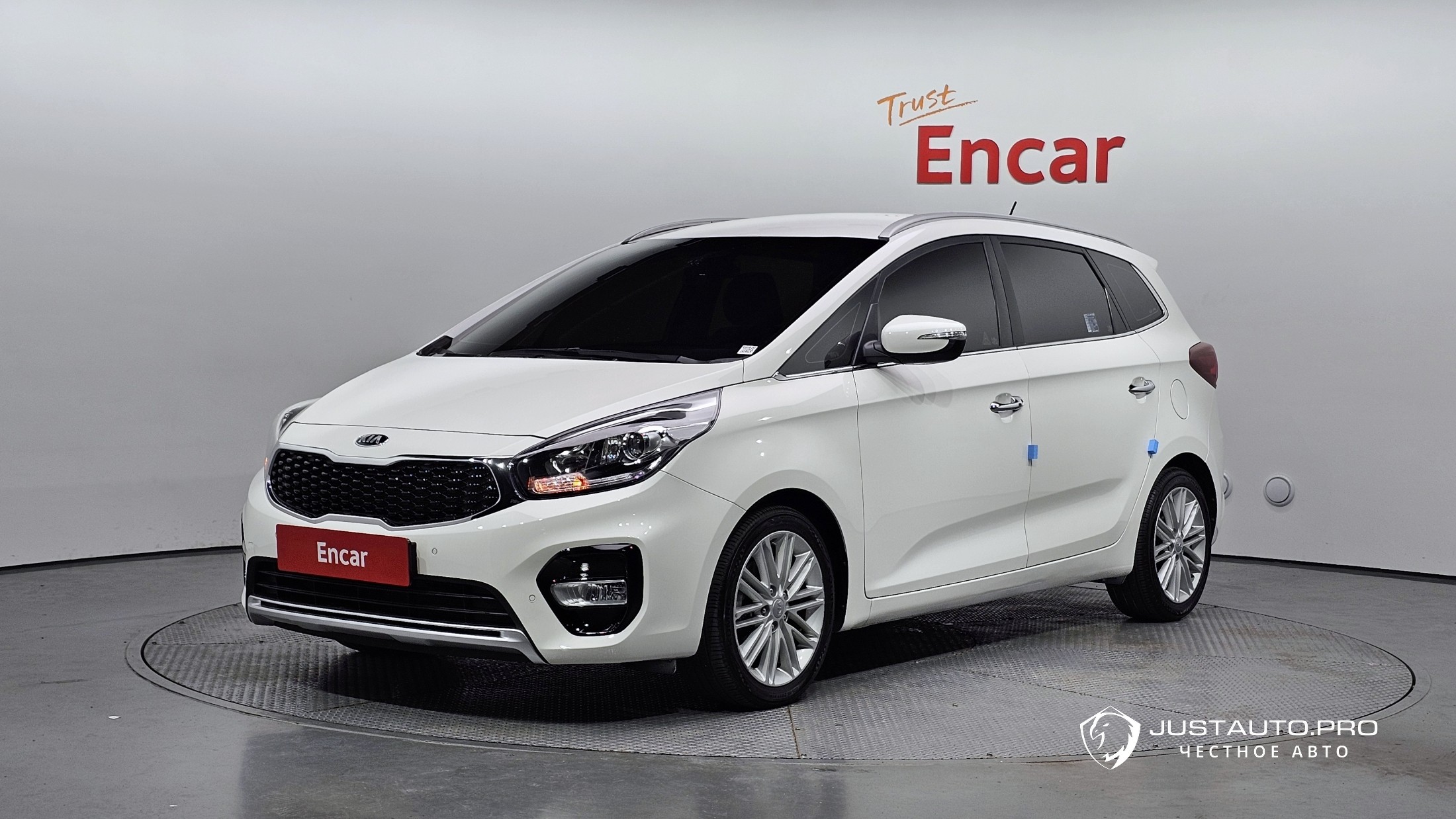 Автомобиль Kia Carens