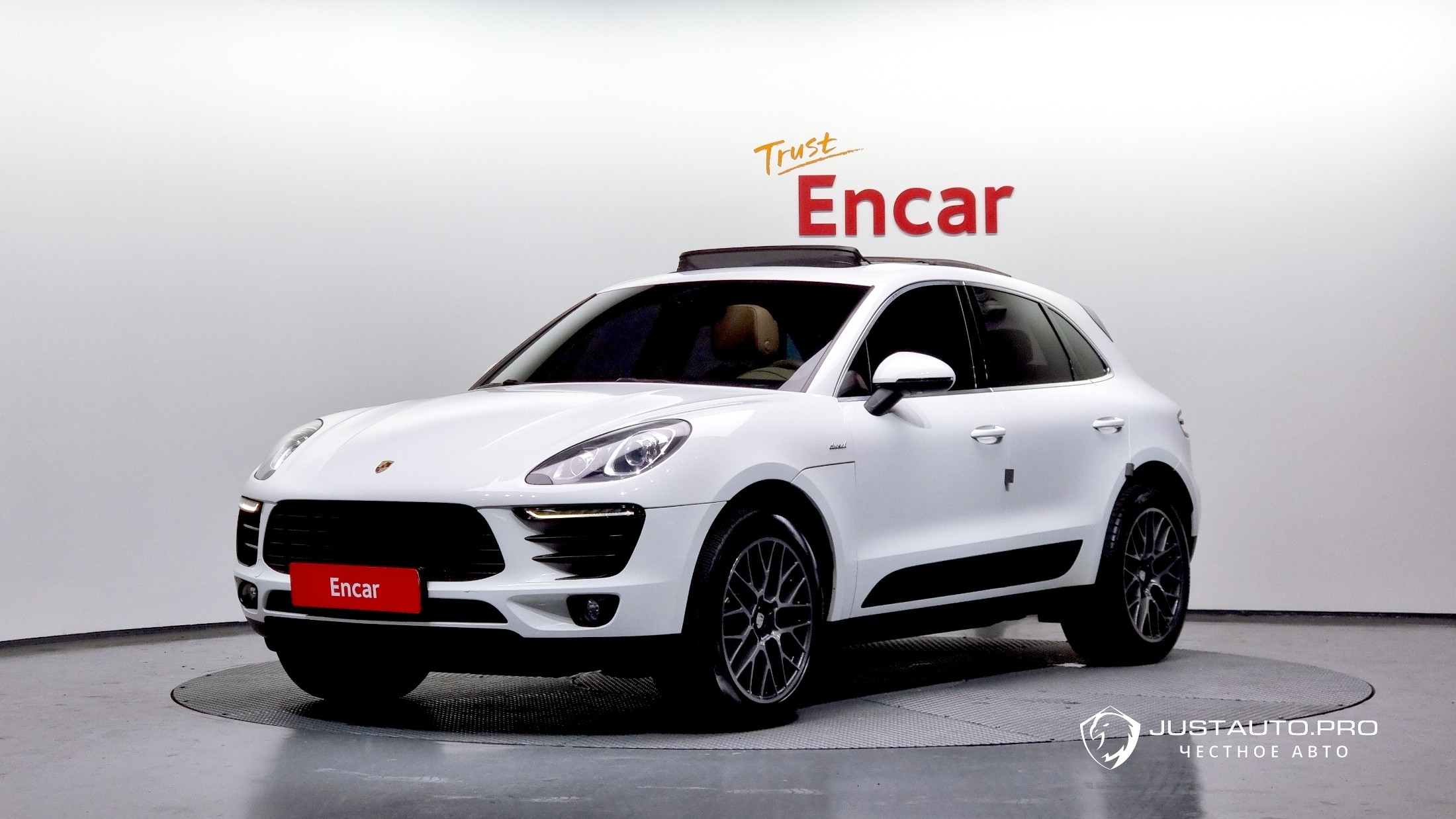 Автомобиль Porsche Macan