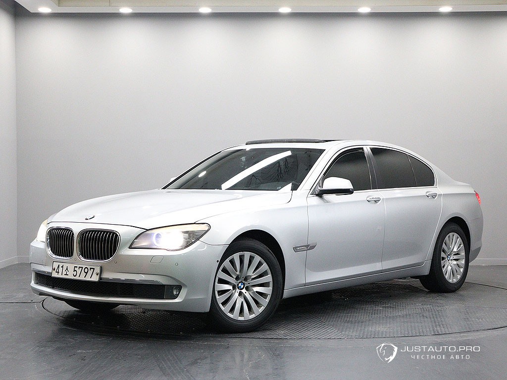 Автомобиль BMW 7-Series