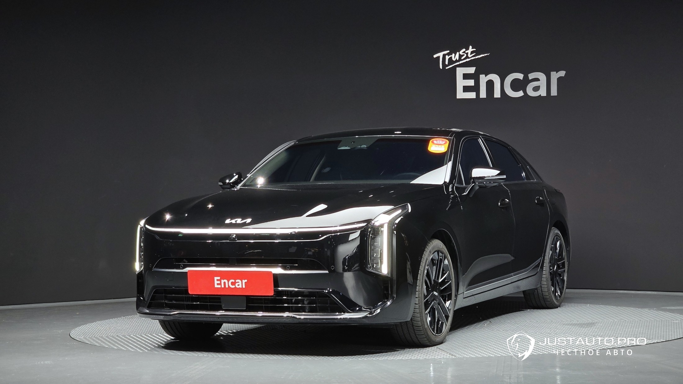 Автомобиль Kia K8