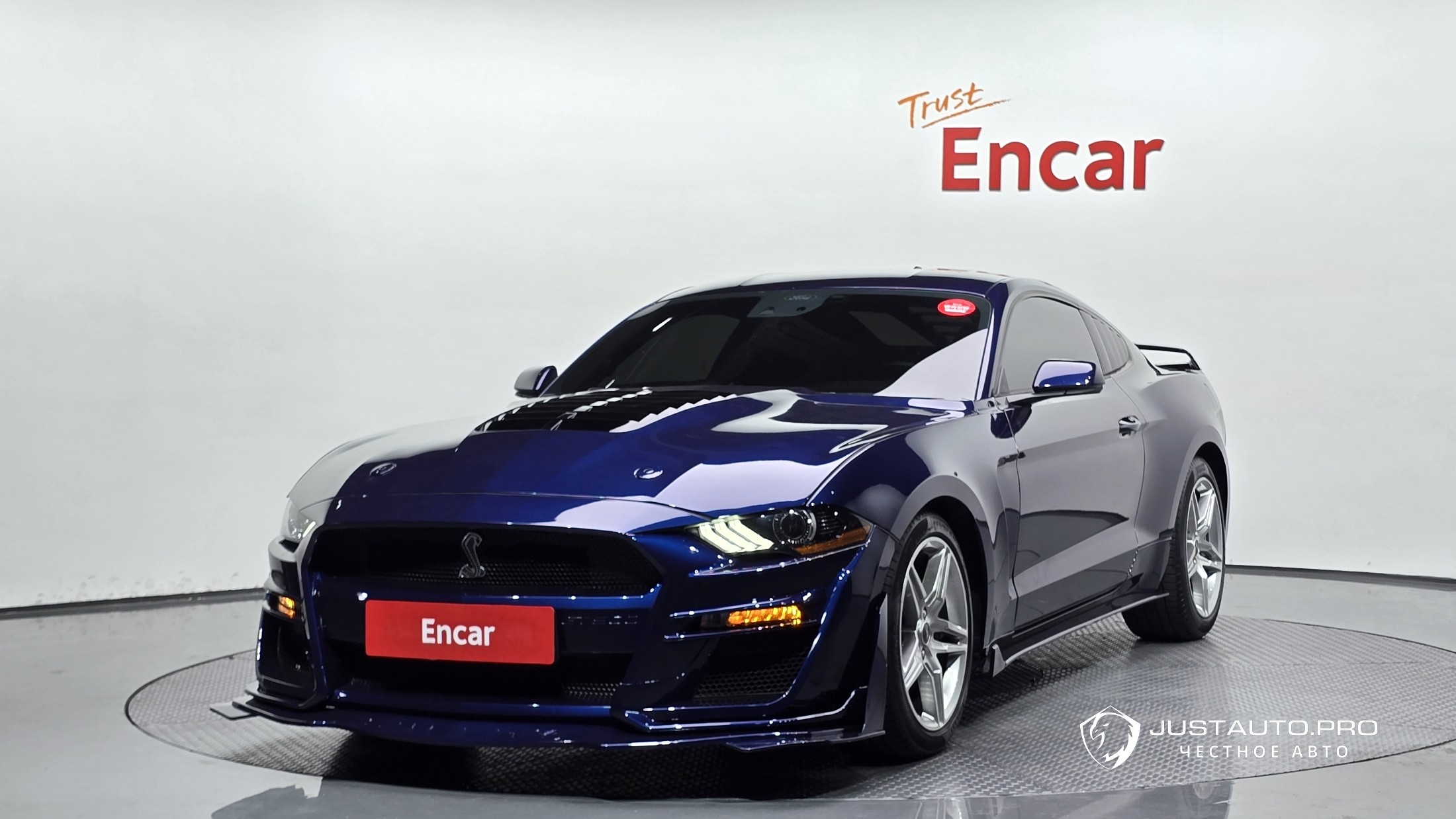 Автомобиль Ford Mustang