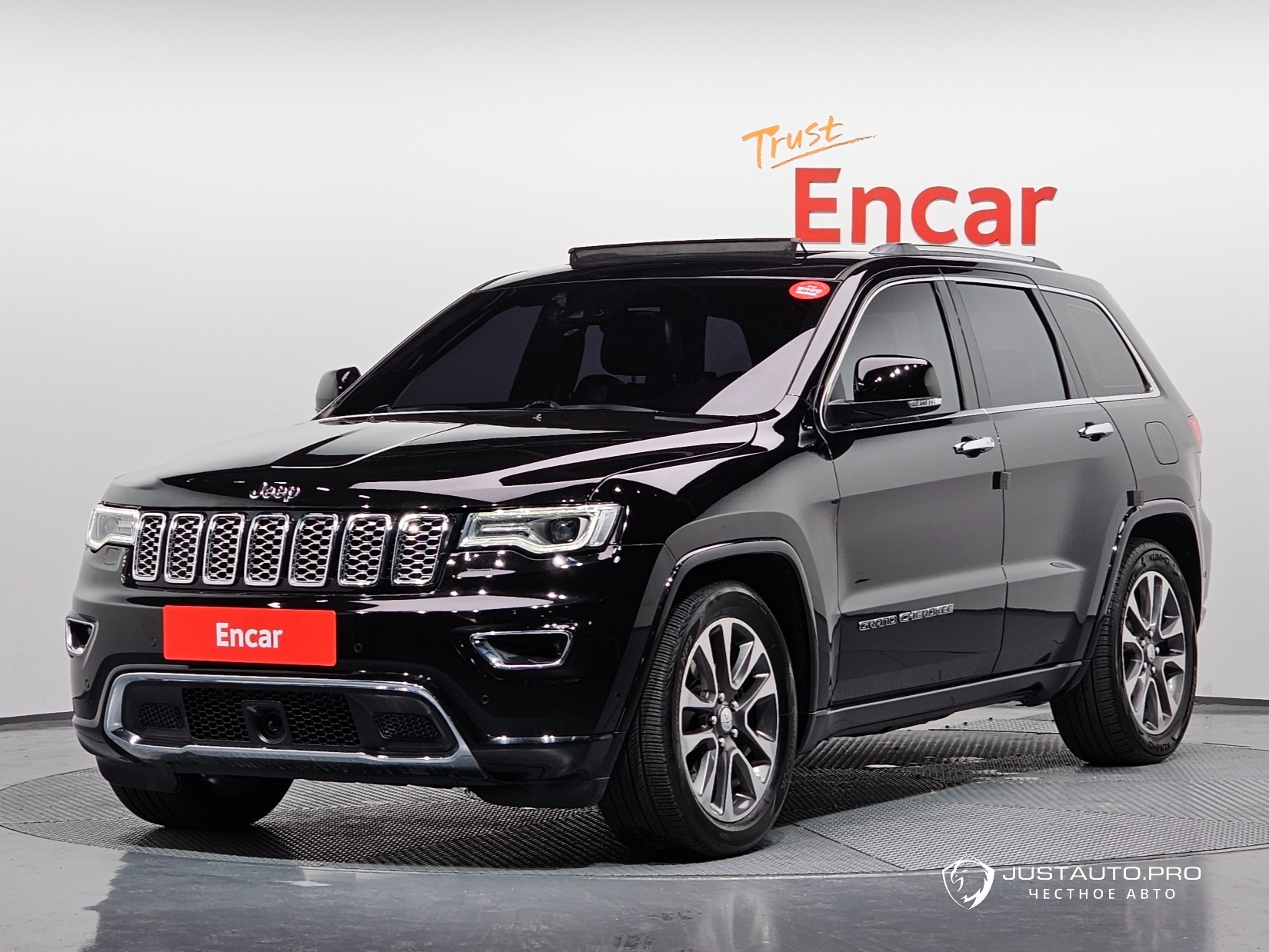 Автомобиль Jeep Cherokee