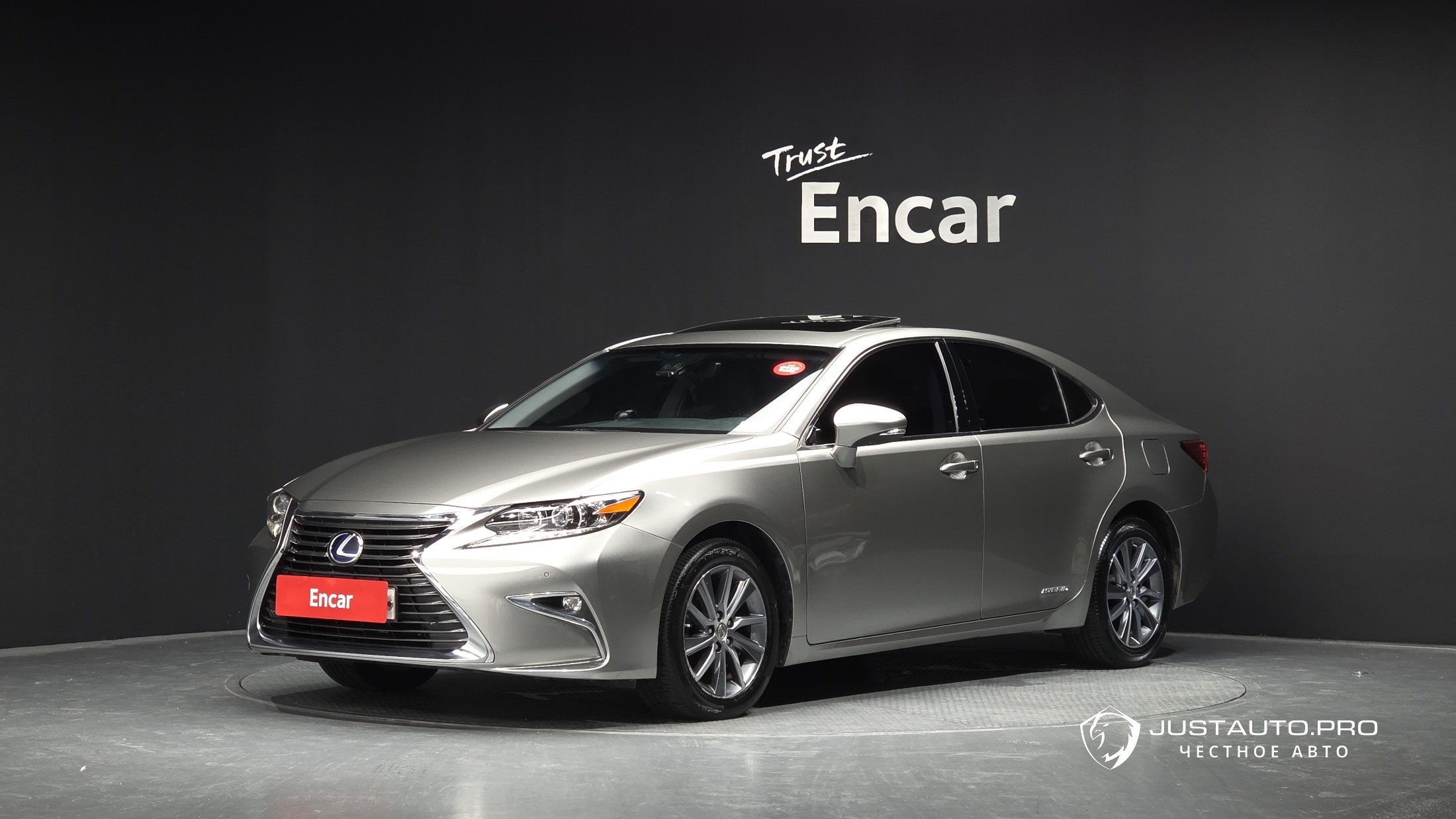 Автомобиль Lexus ES