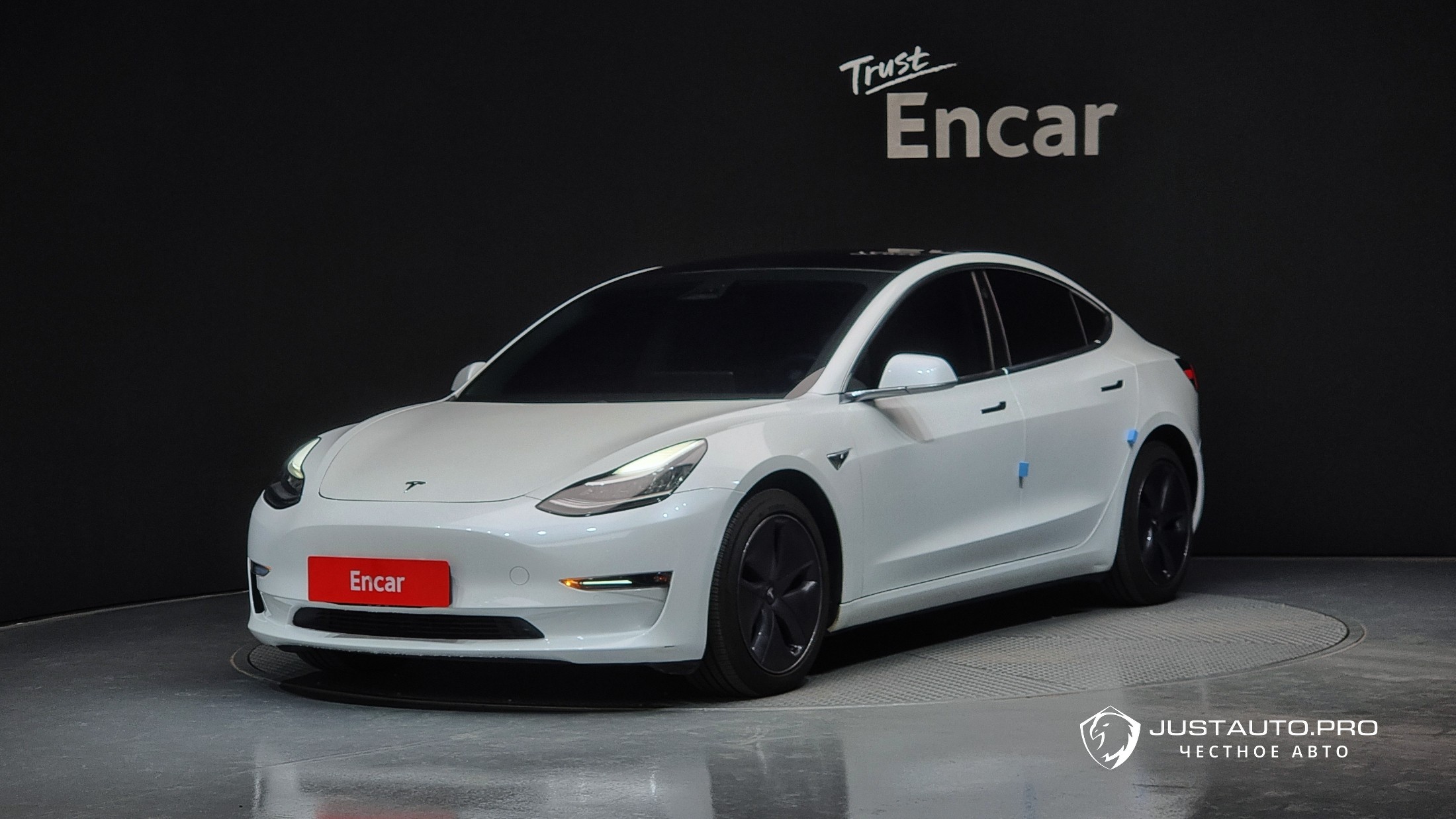 Автомобиль Tesla Model 3