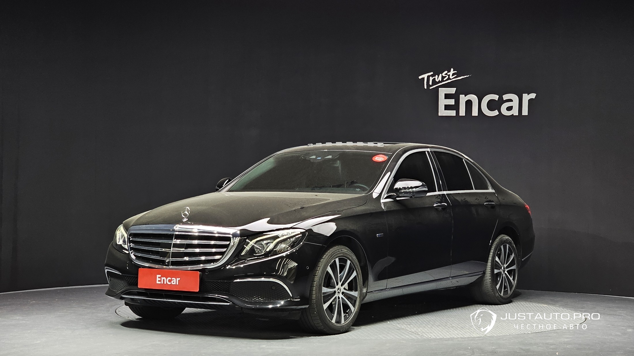 Автомобиль Mercedes-Benz E-Class