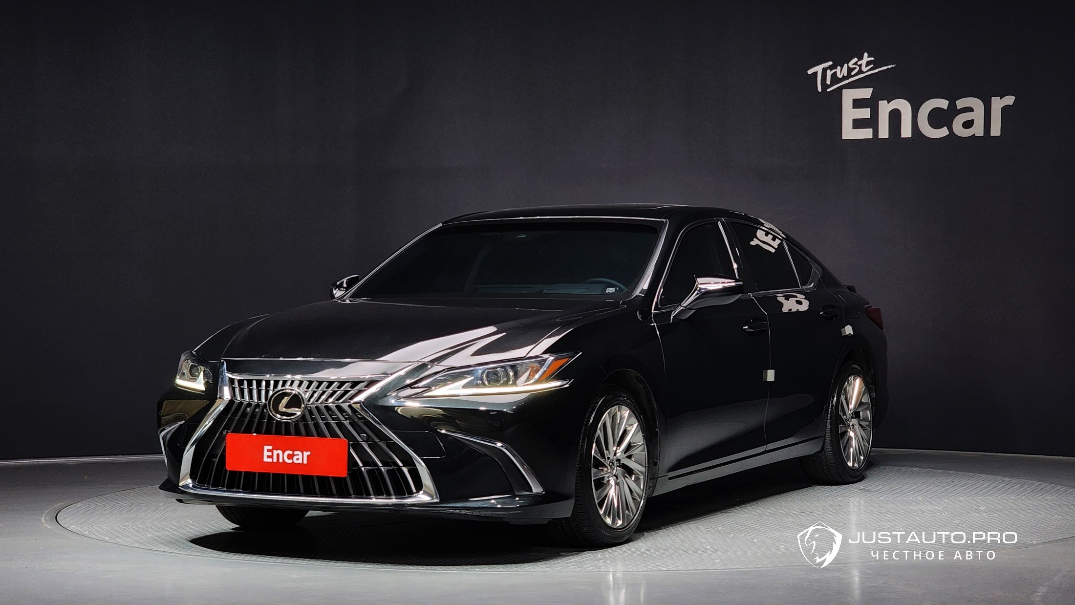 Автомобиль Lexus ES