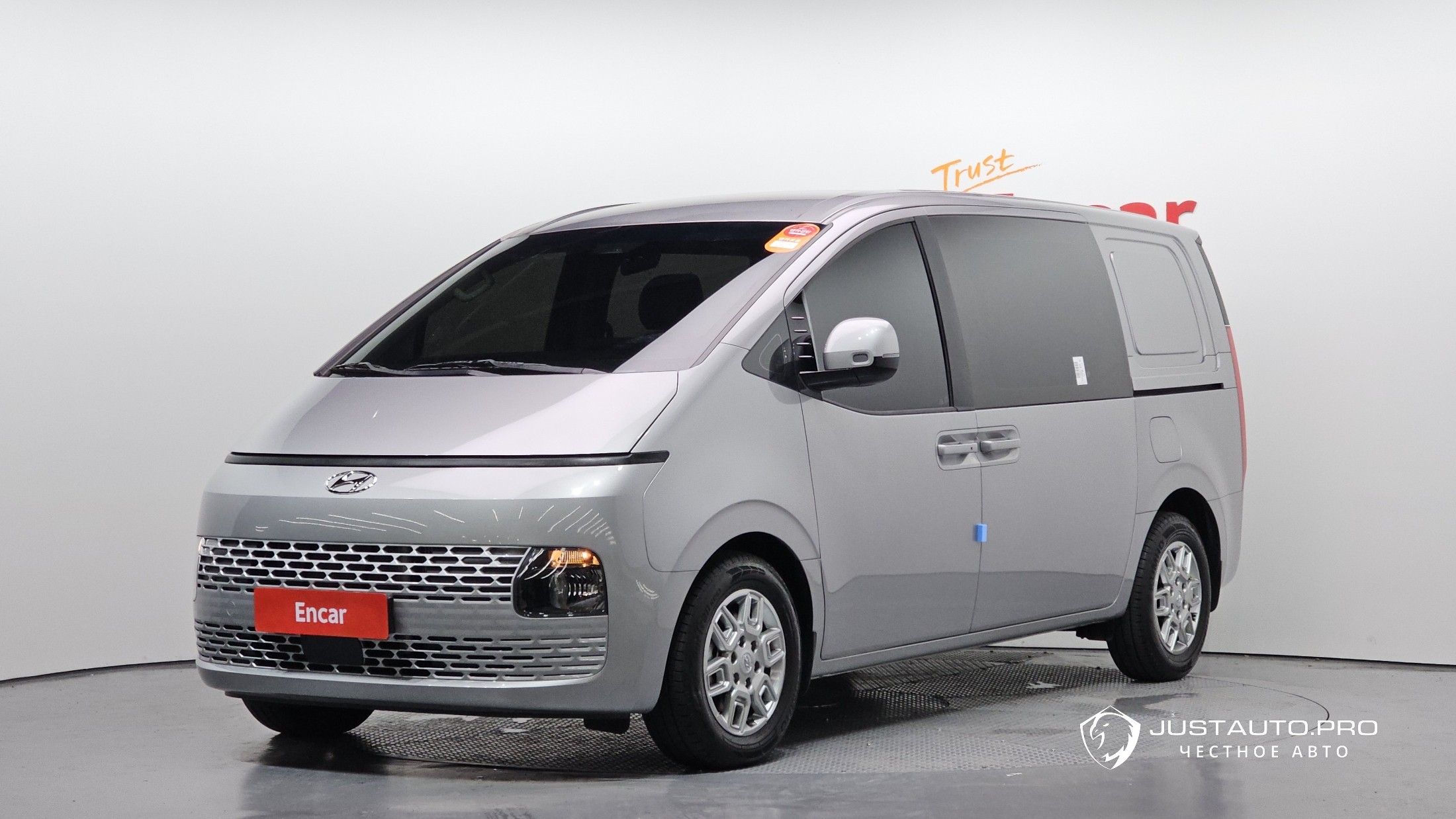 Автомобиль Hyundai Staria