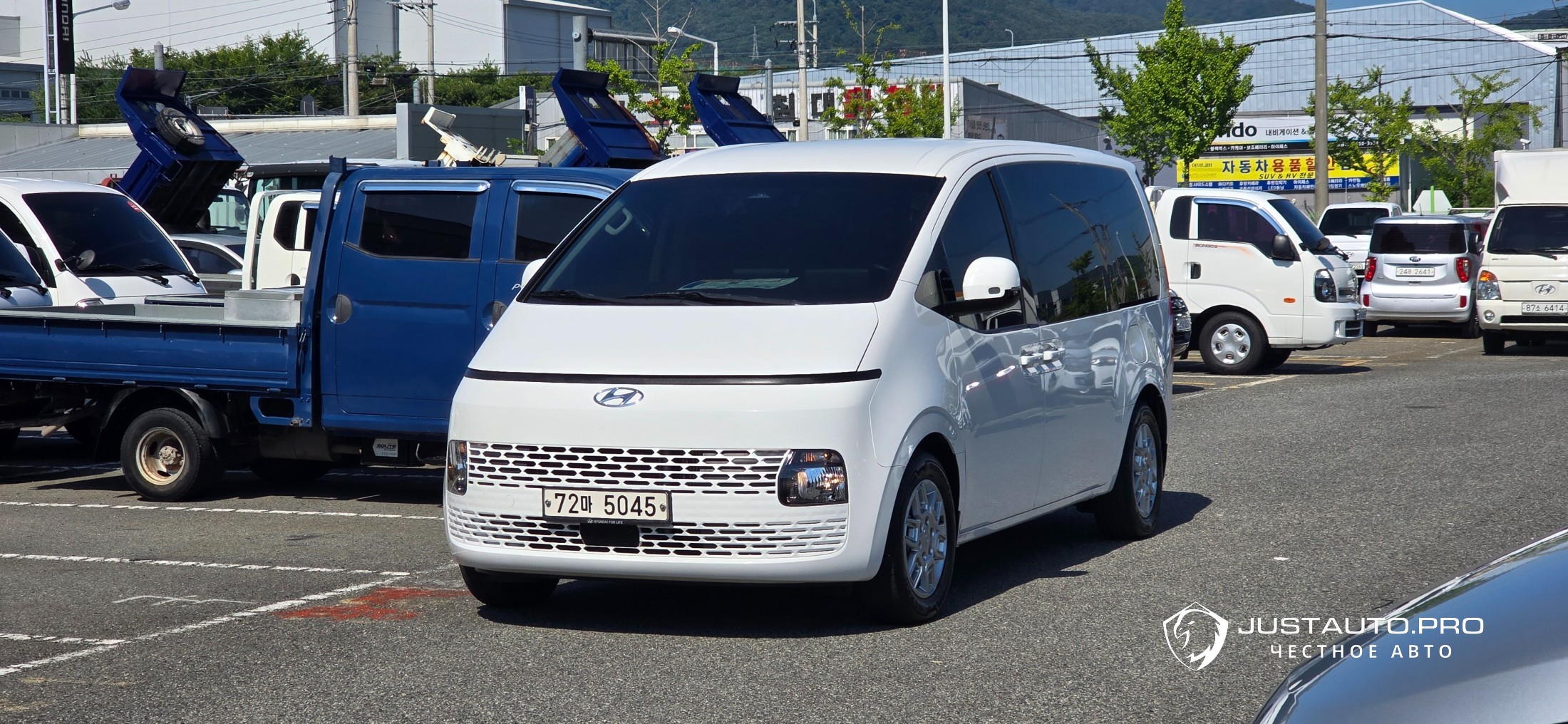 Автомобиль Hyundai Staria