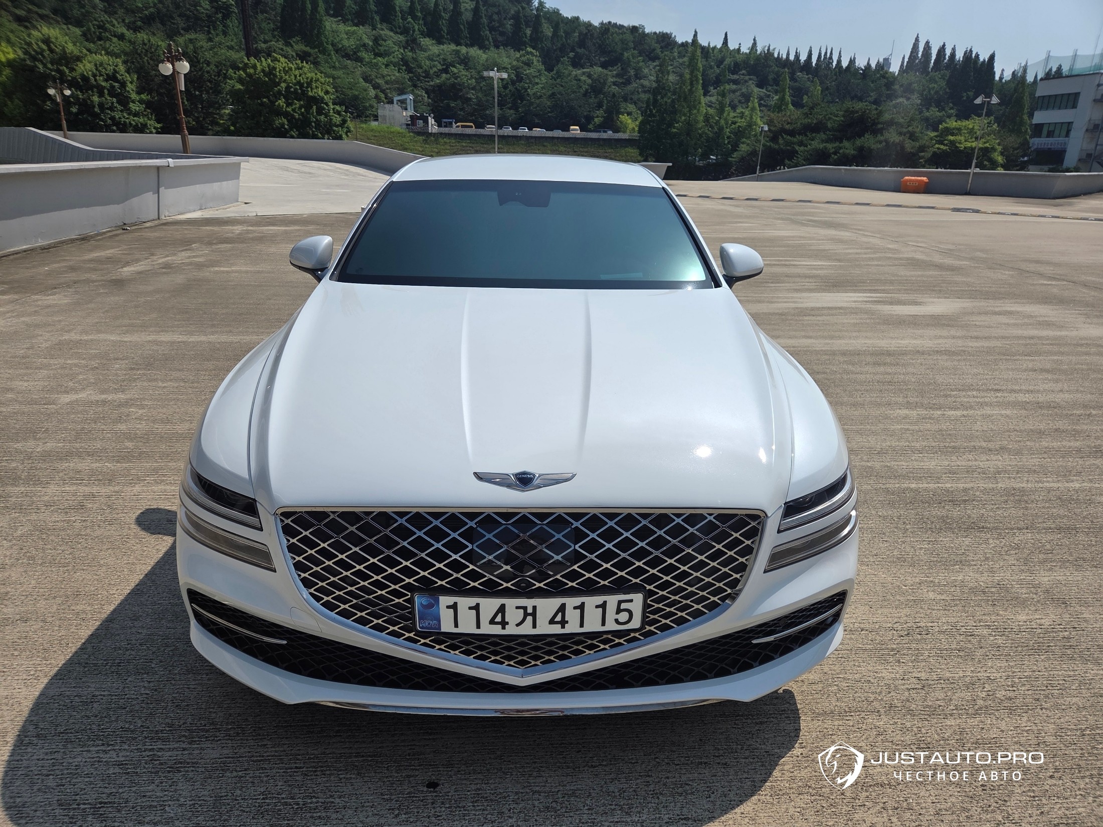 Автомобиль Genesis G80