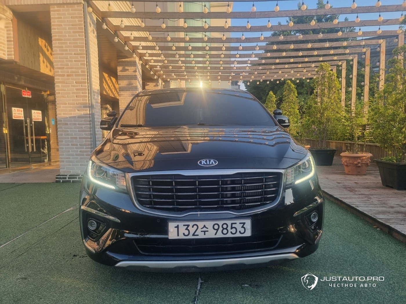 Автомобиль Kia Canival