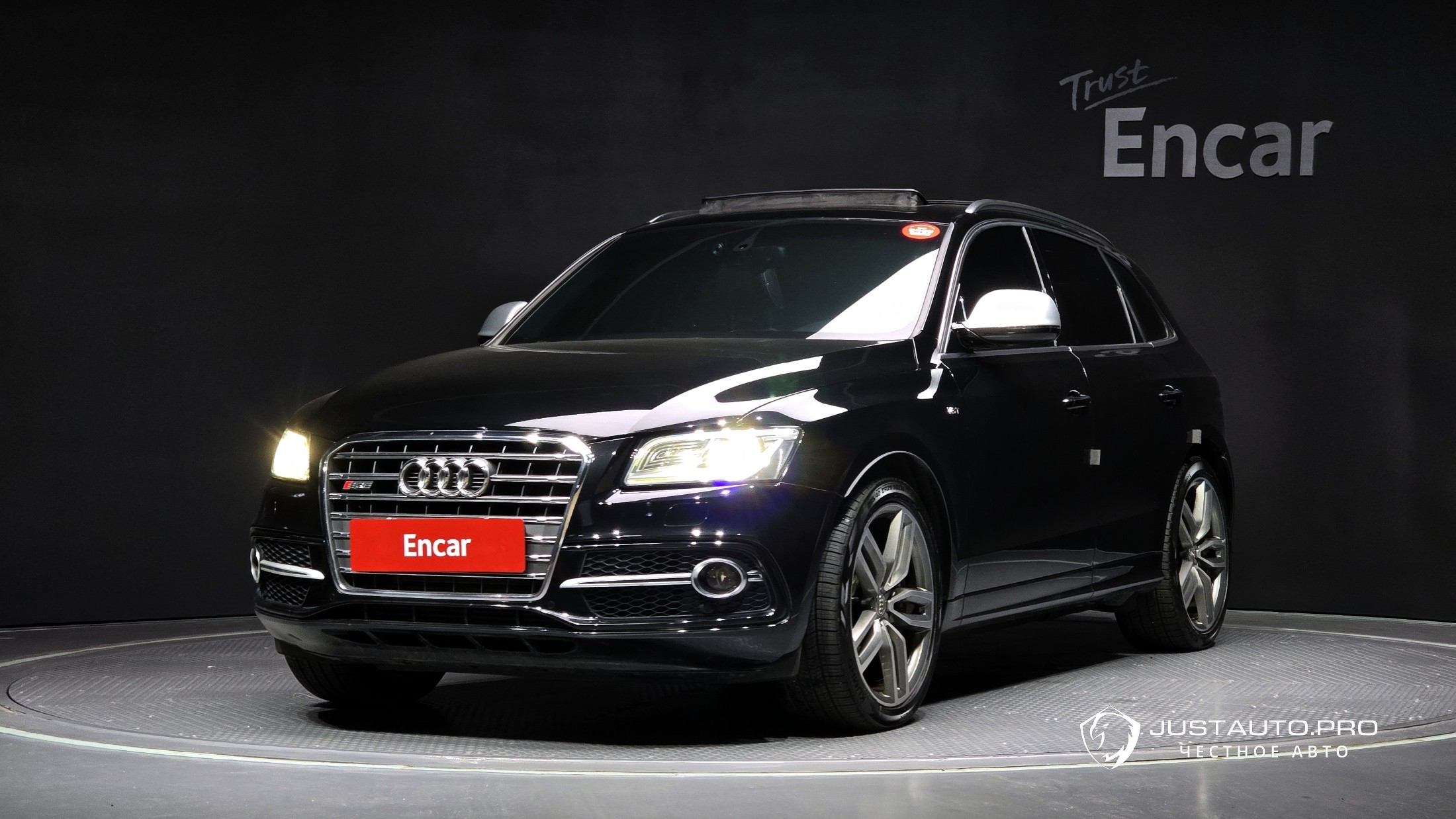 Автомобиль Audi SQ5