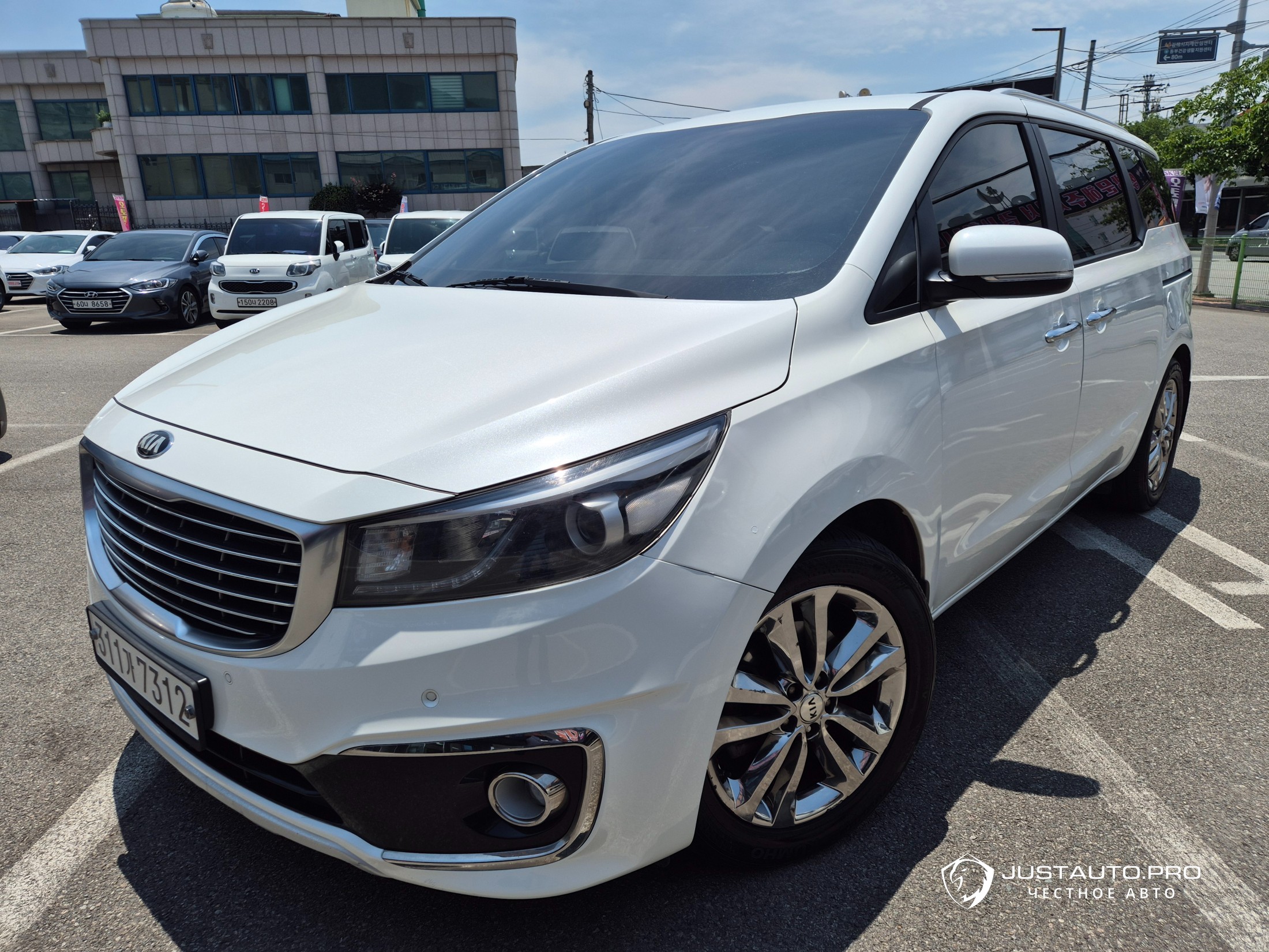 Автомобиль Kia Canival
