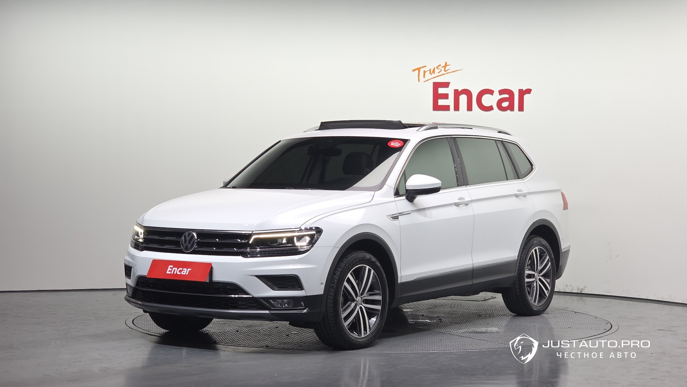 Автомобиль Volkswagen Tiguan