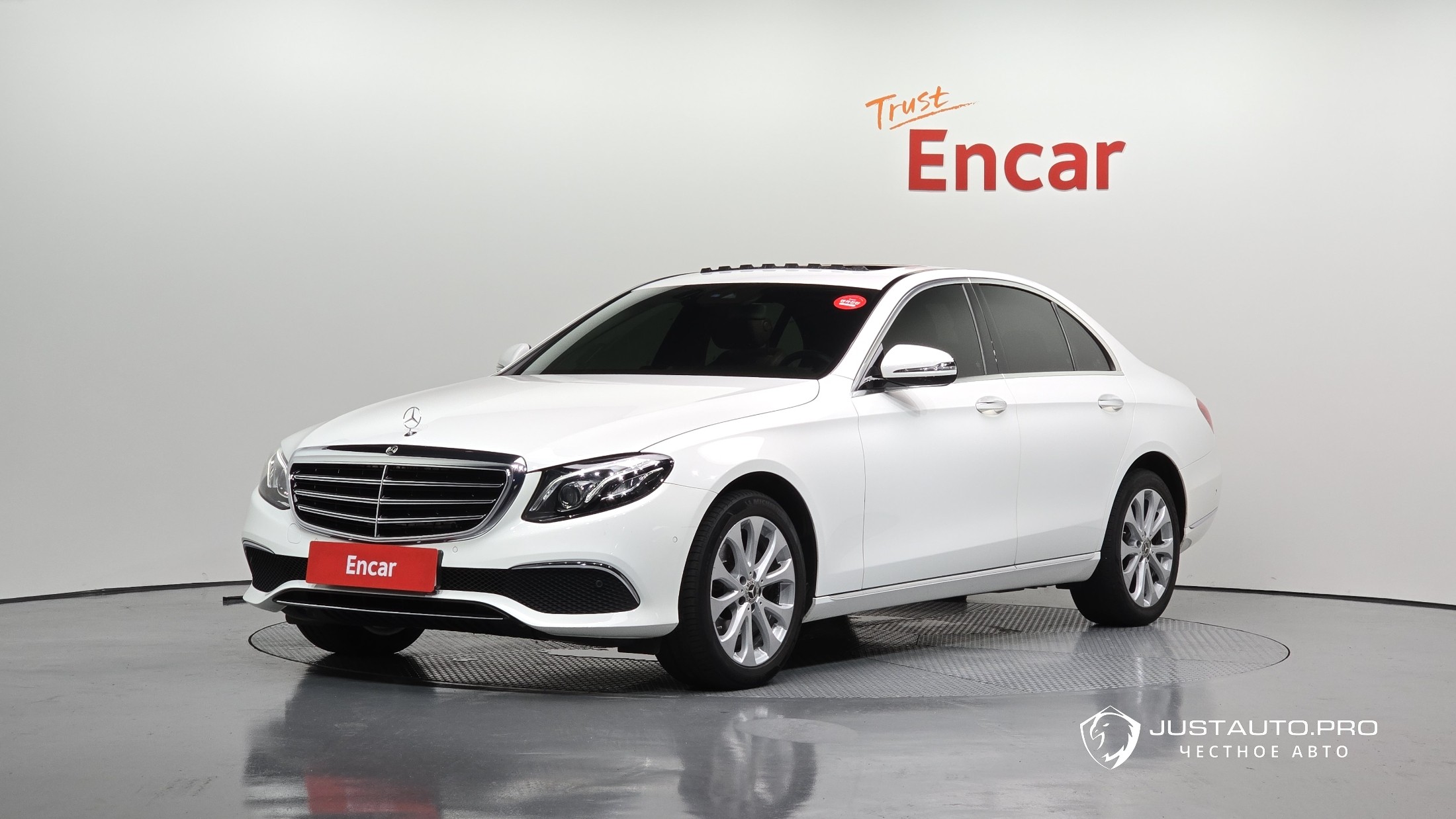 Автомобиль Mercedes-Benz E-Class