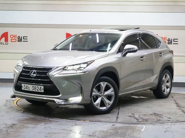 Автомобиль Lexus NX