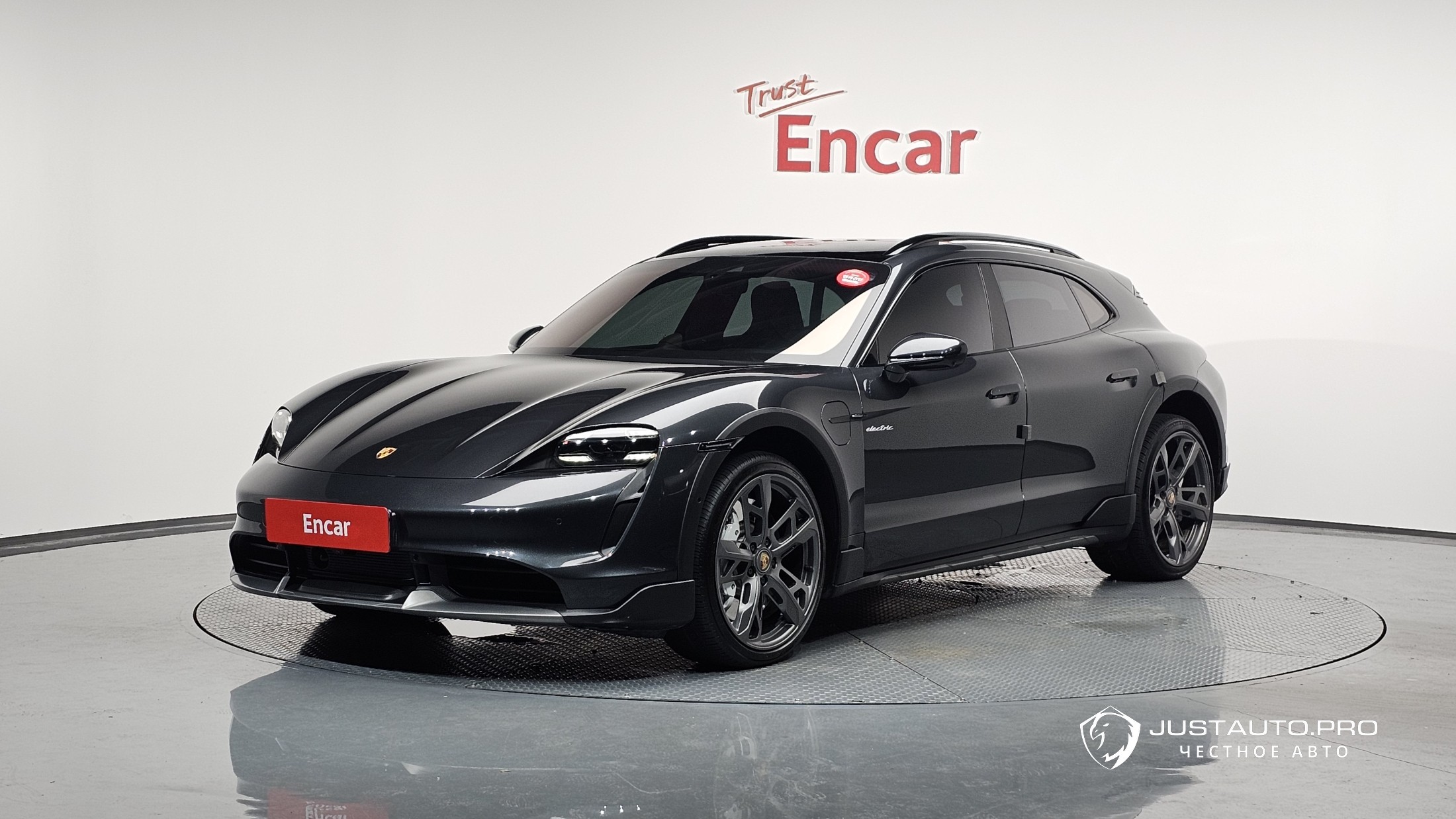 Автомобиль Porsche Taycan