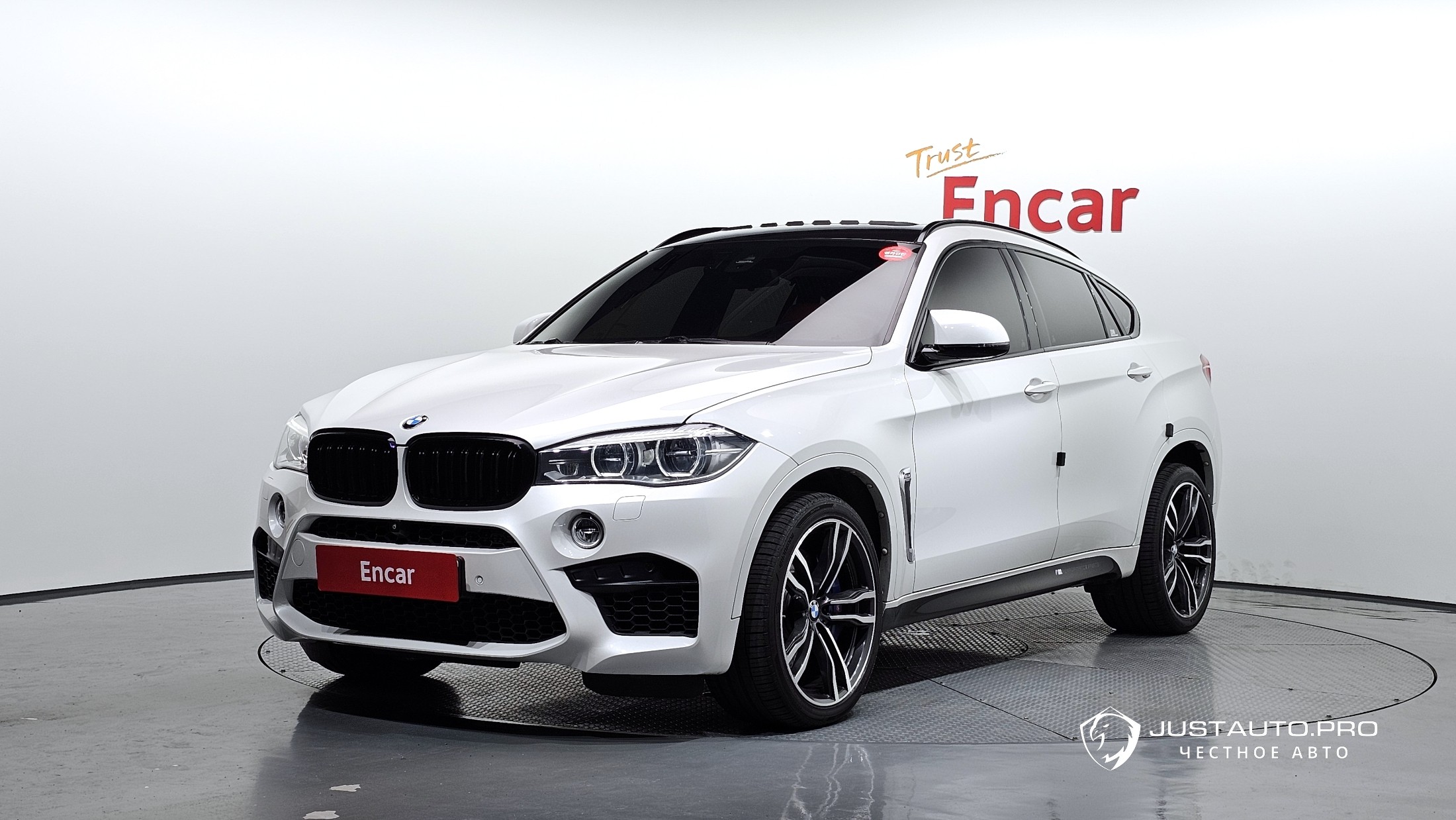 Автомобиль BMW X6M