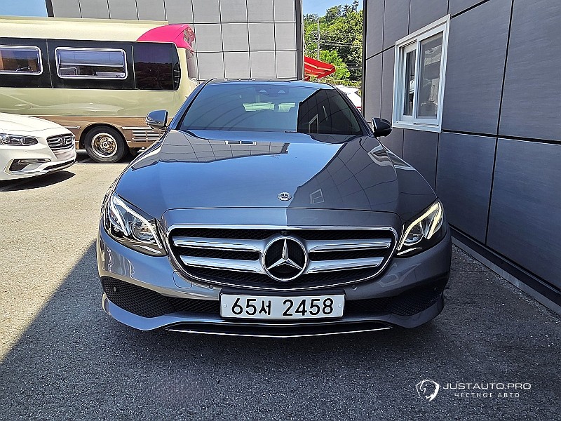 Автомобиль Mercedes-Benz E-Class
