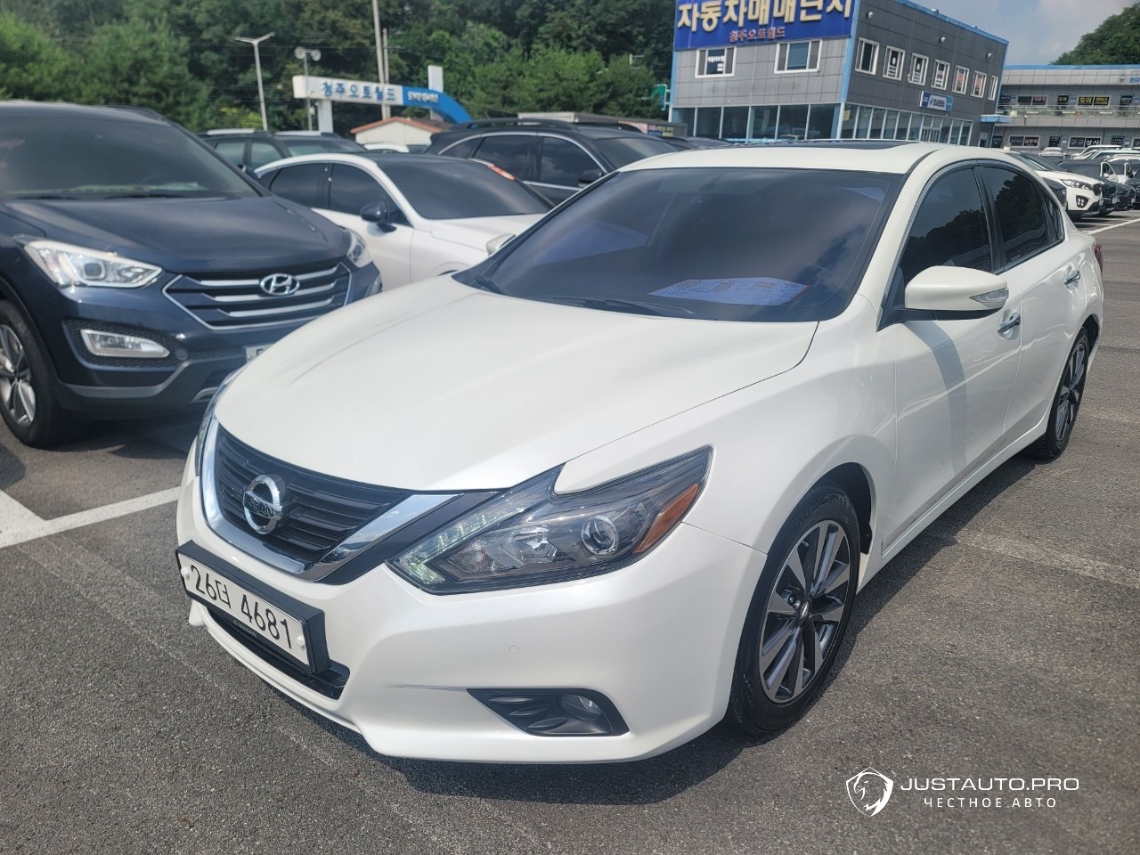 Автомобиль Nissan Altima
