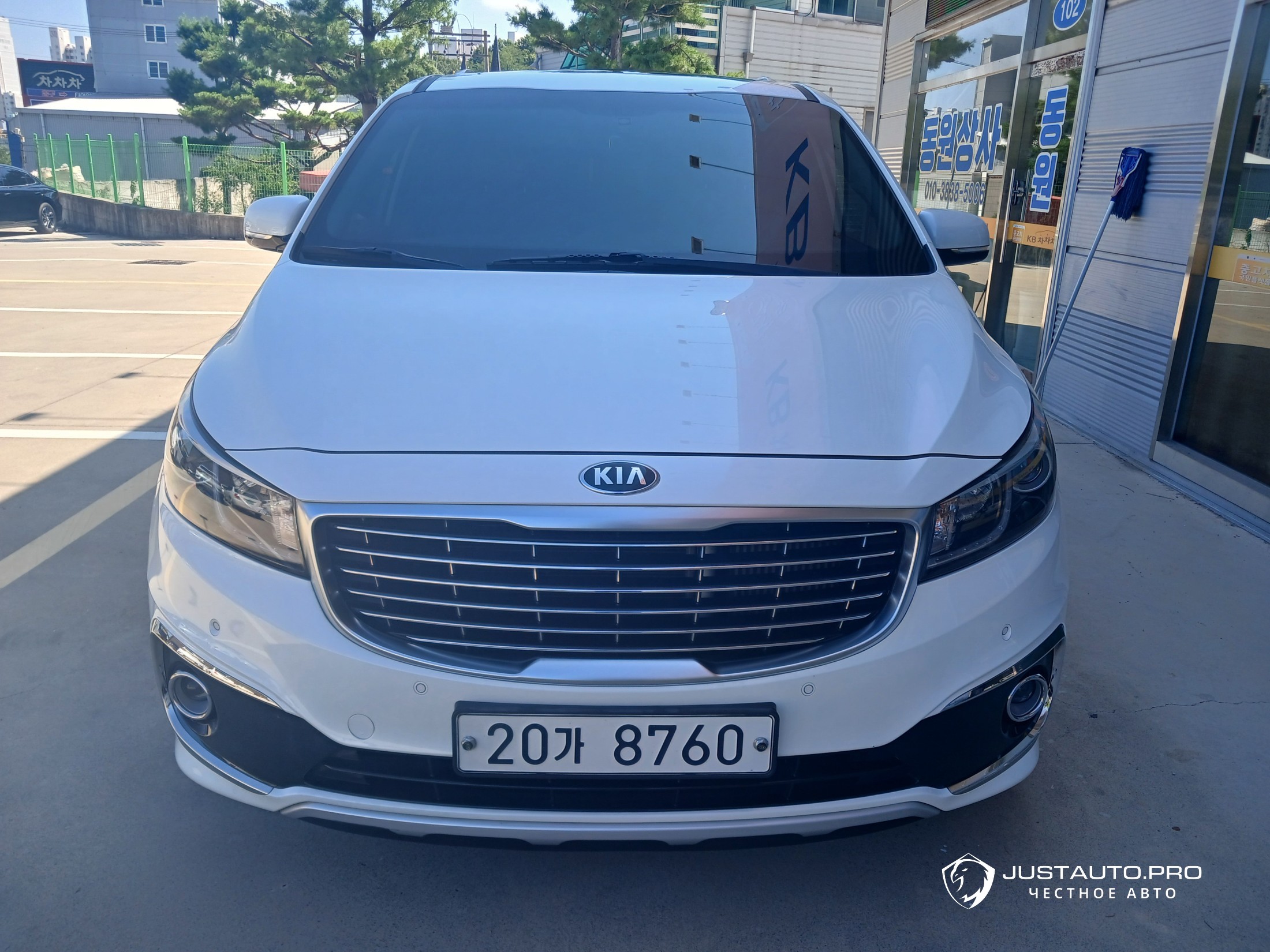 Автомобиль Kia Canival