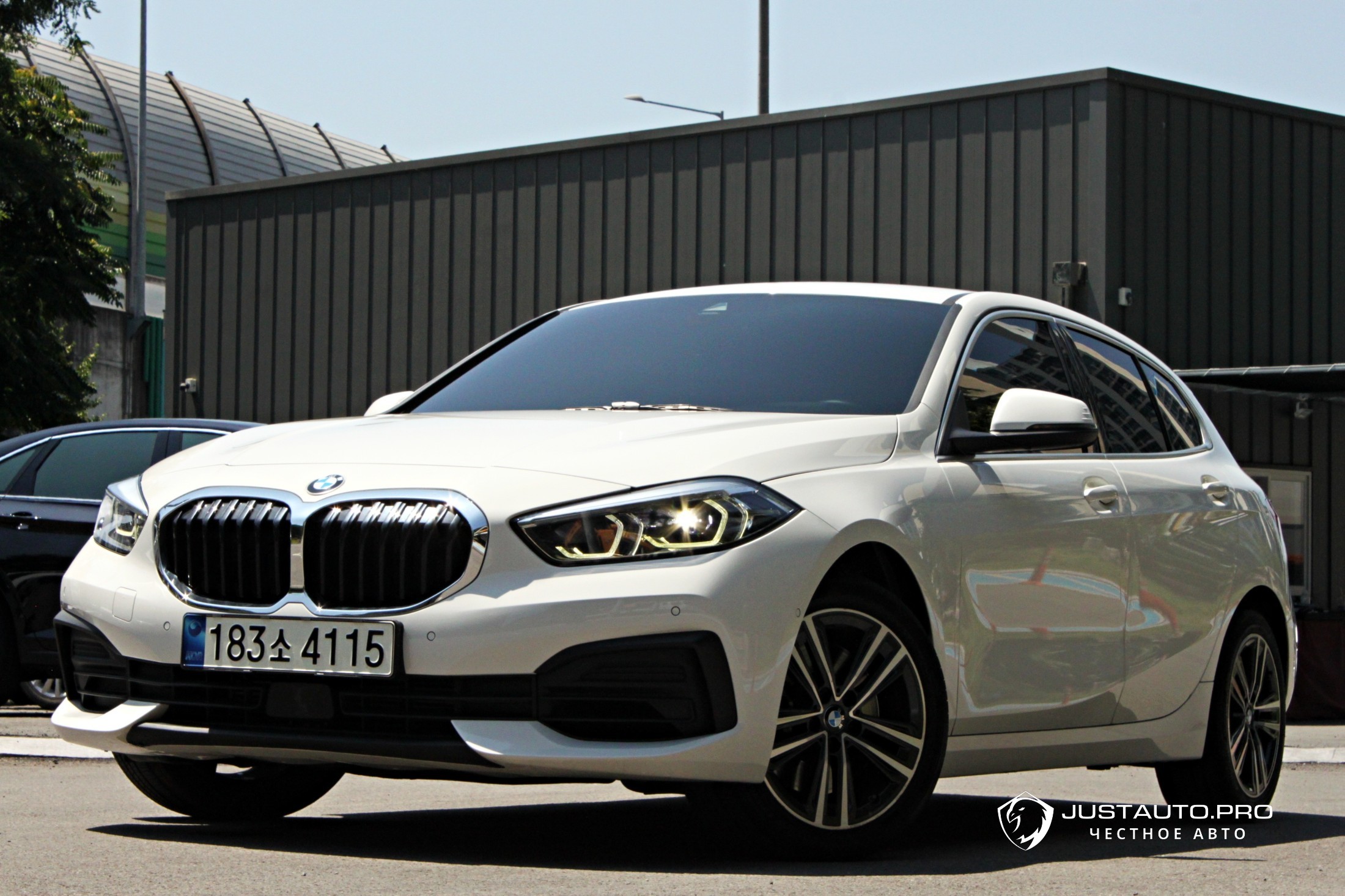 Автомобиль BMW 1-Series