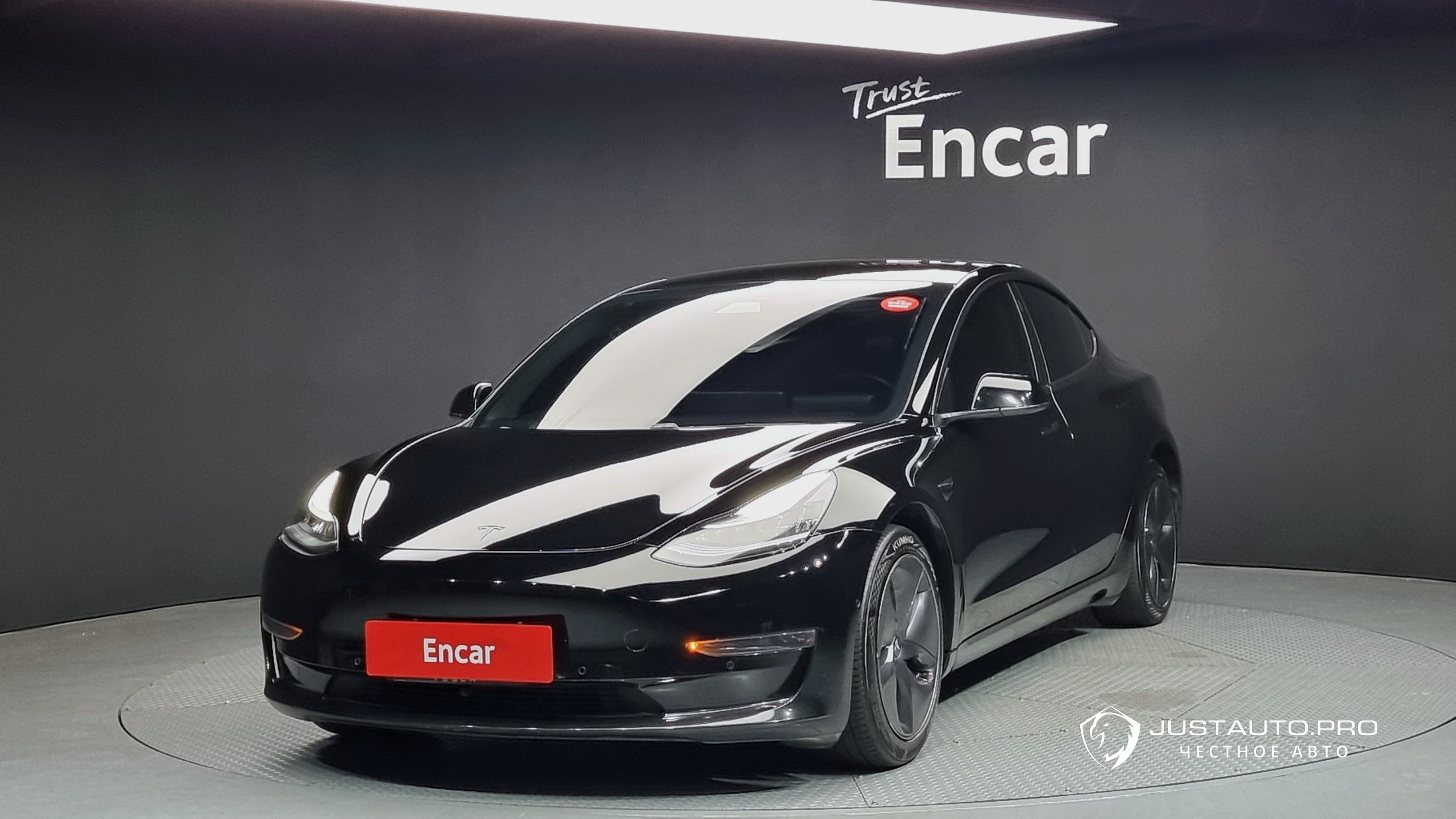 Автомобиль Tesla Model 3