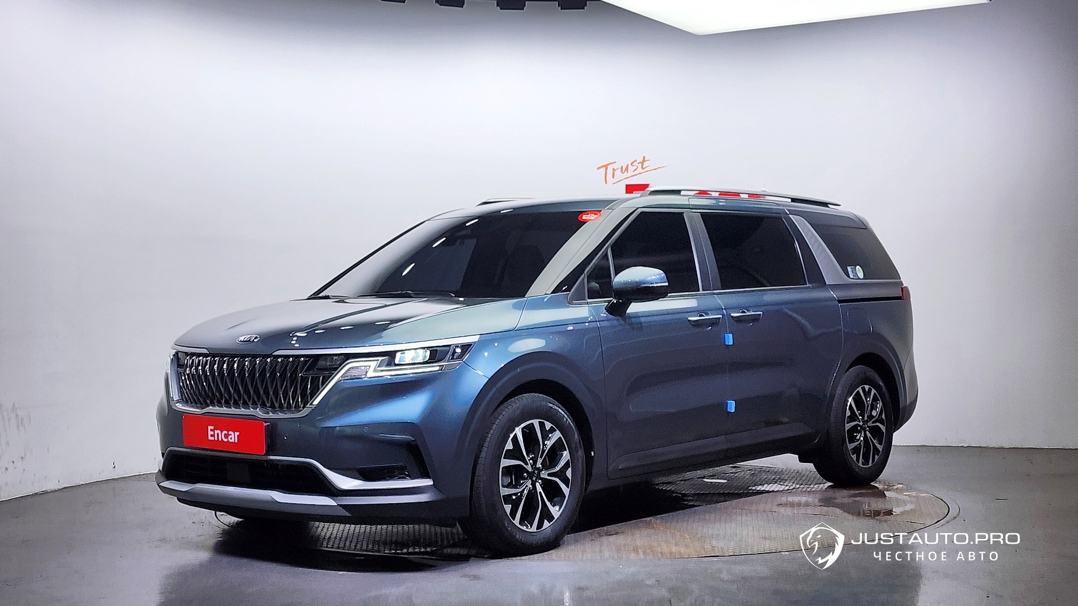 Автомобиль Kia Canival