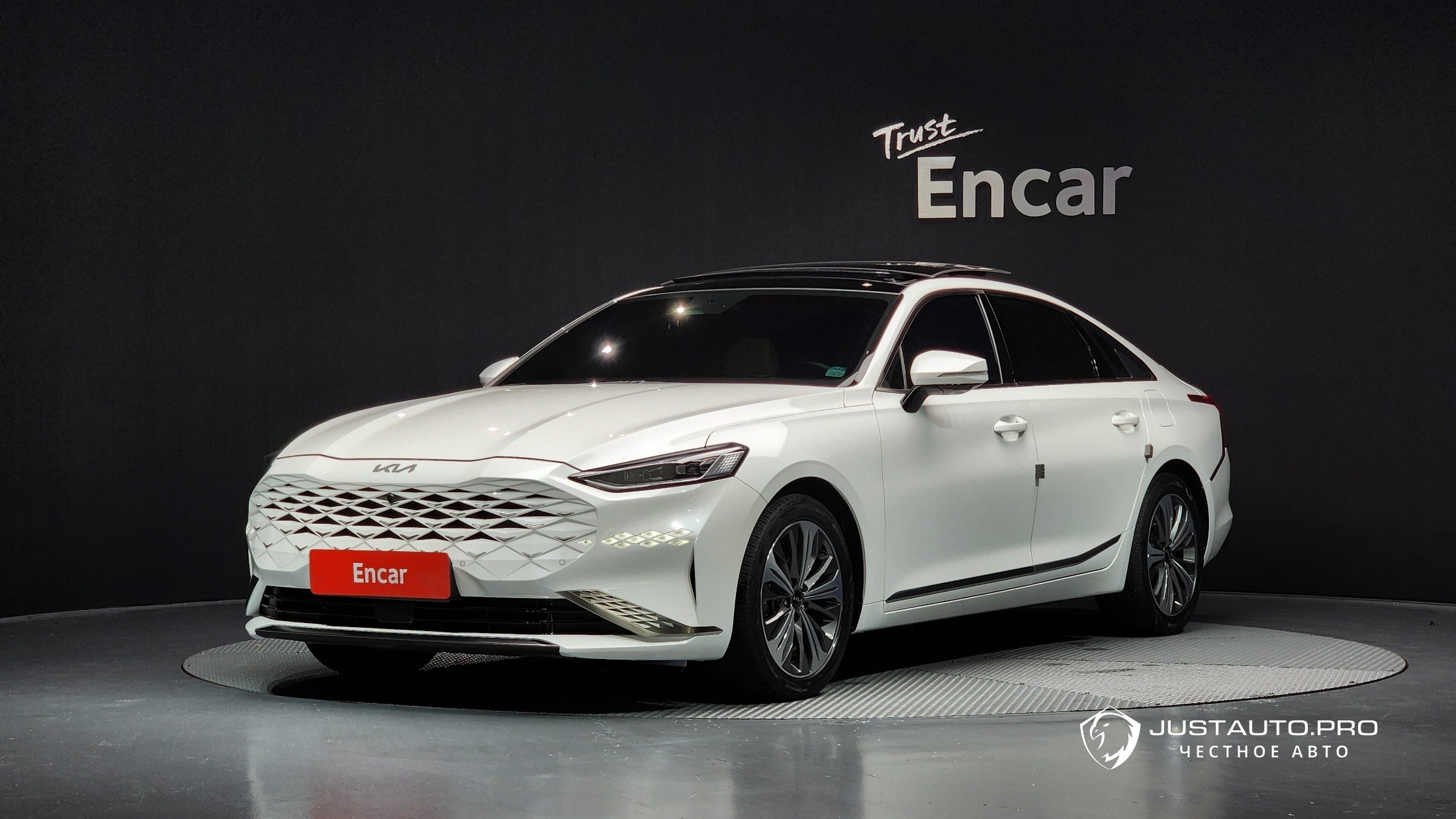 Автомобиль Kia K8