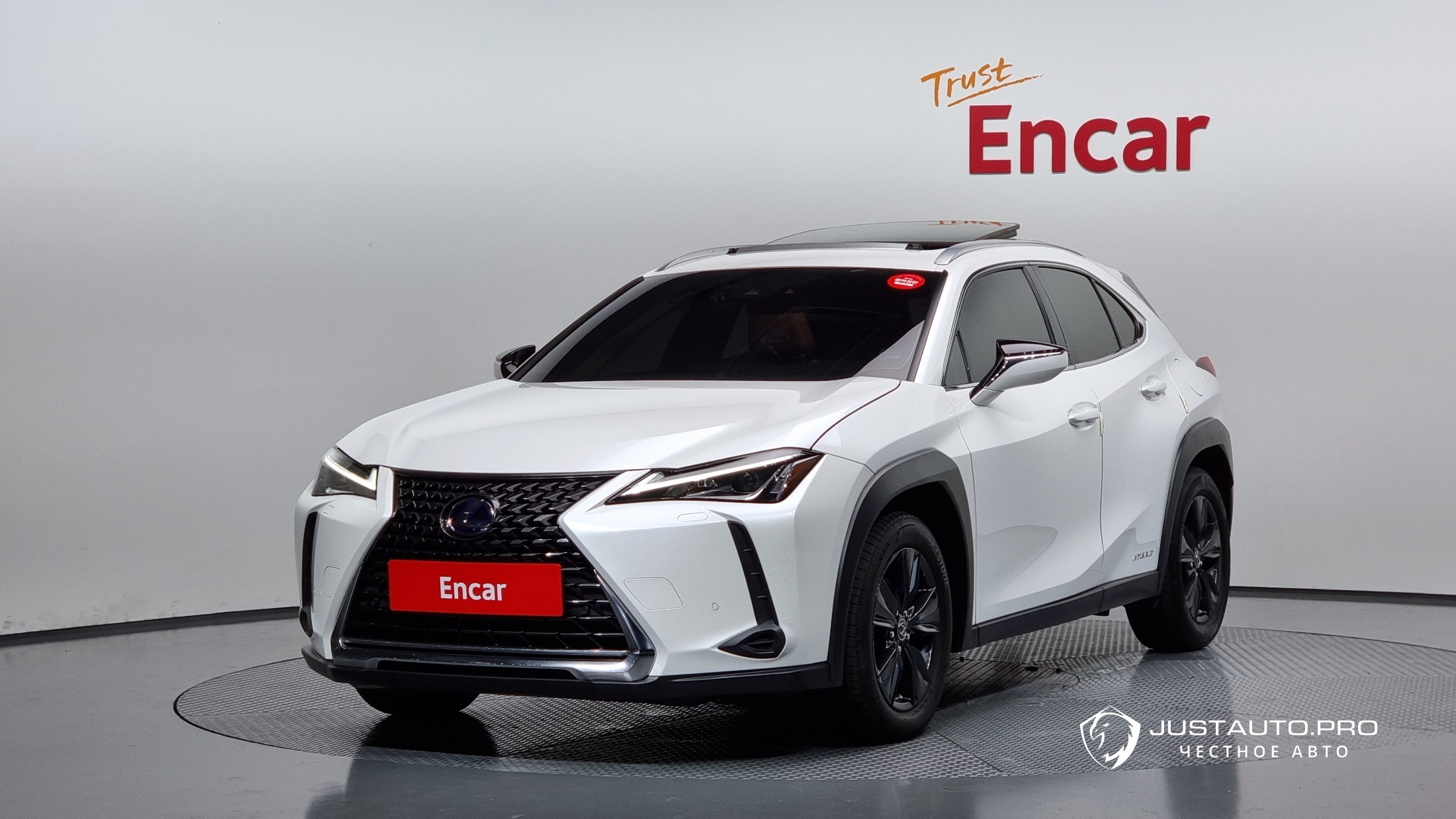 Автомобиль Lexus UX