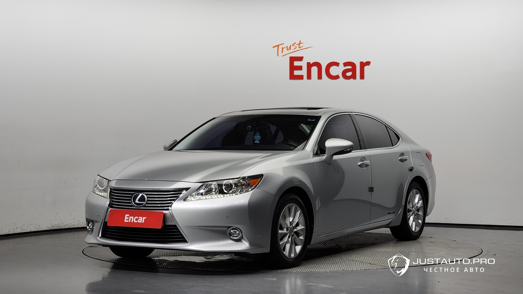 Автомобиль Lexus ES