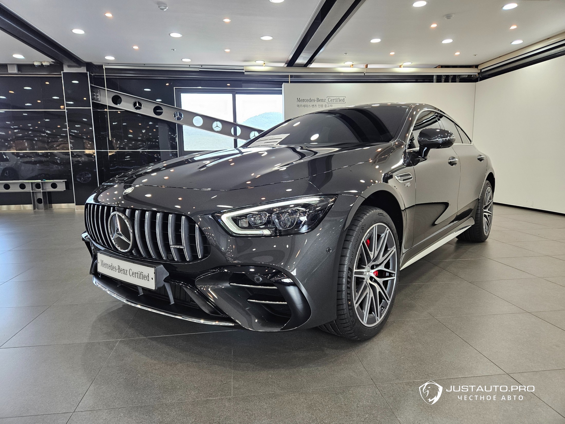 Автомобиль Mercedes-Benz AMG GT