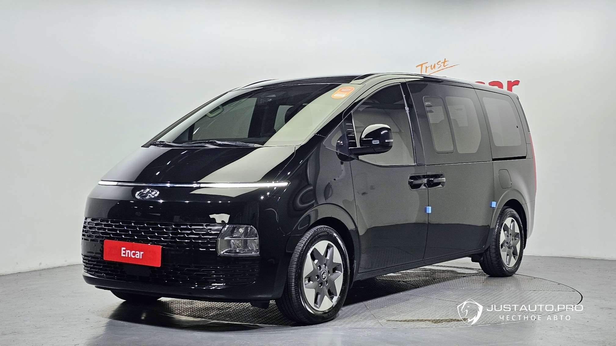 Автомобиль Hyundai Staria