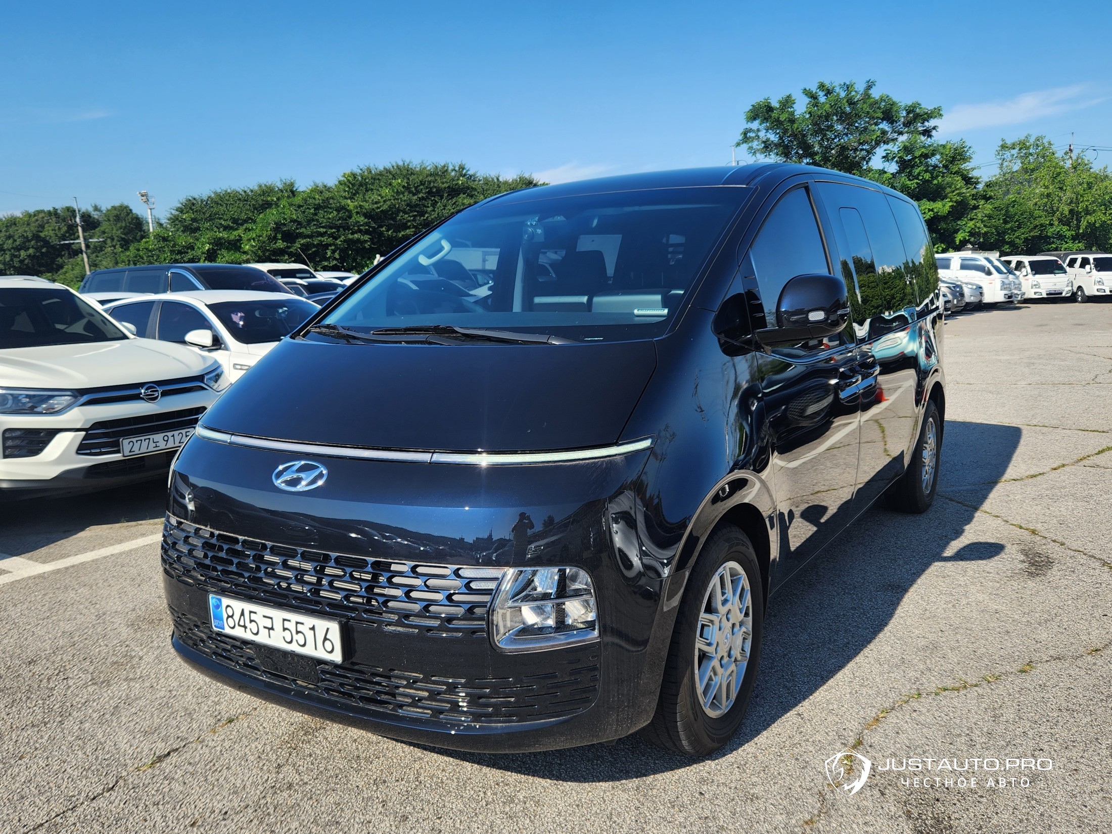 Автомобиль Hyundai Staria