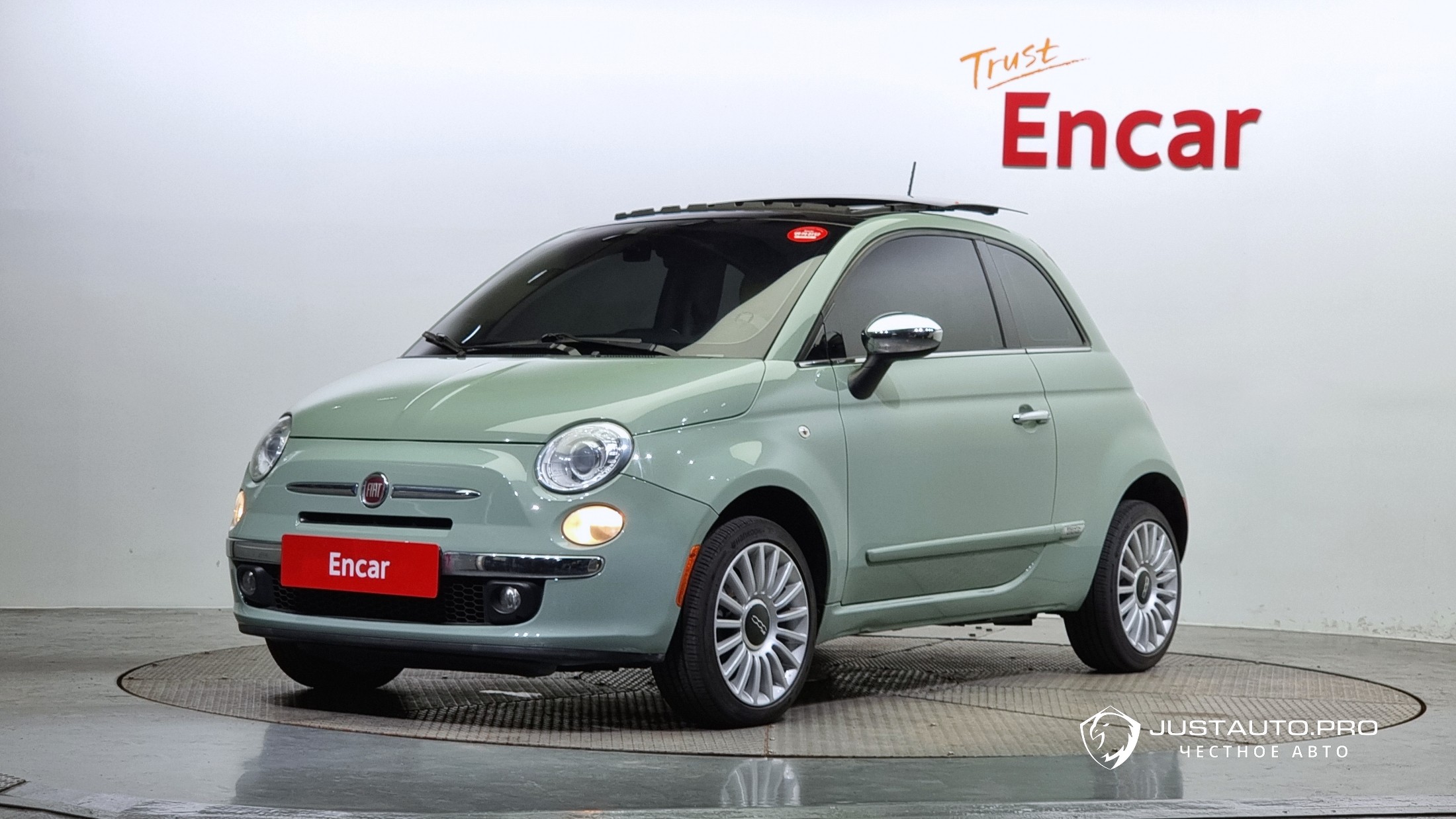 Автомобиль Fiat 500
