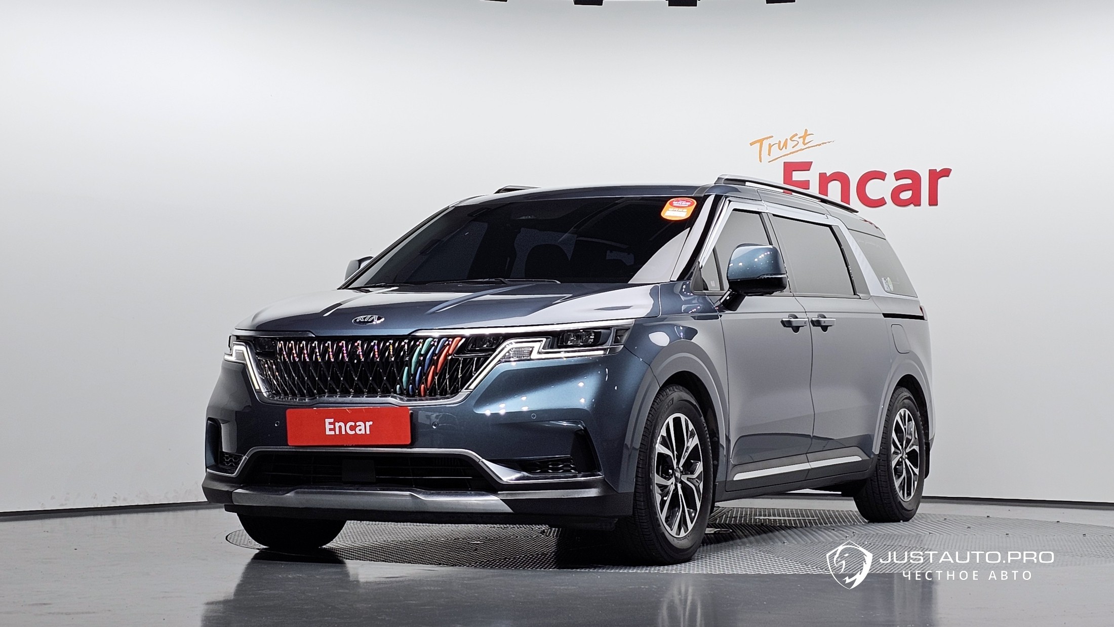 Автомобиль Kia Canival