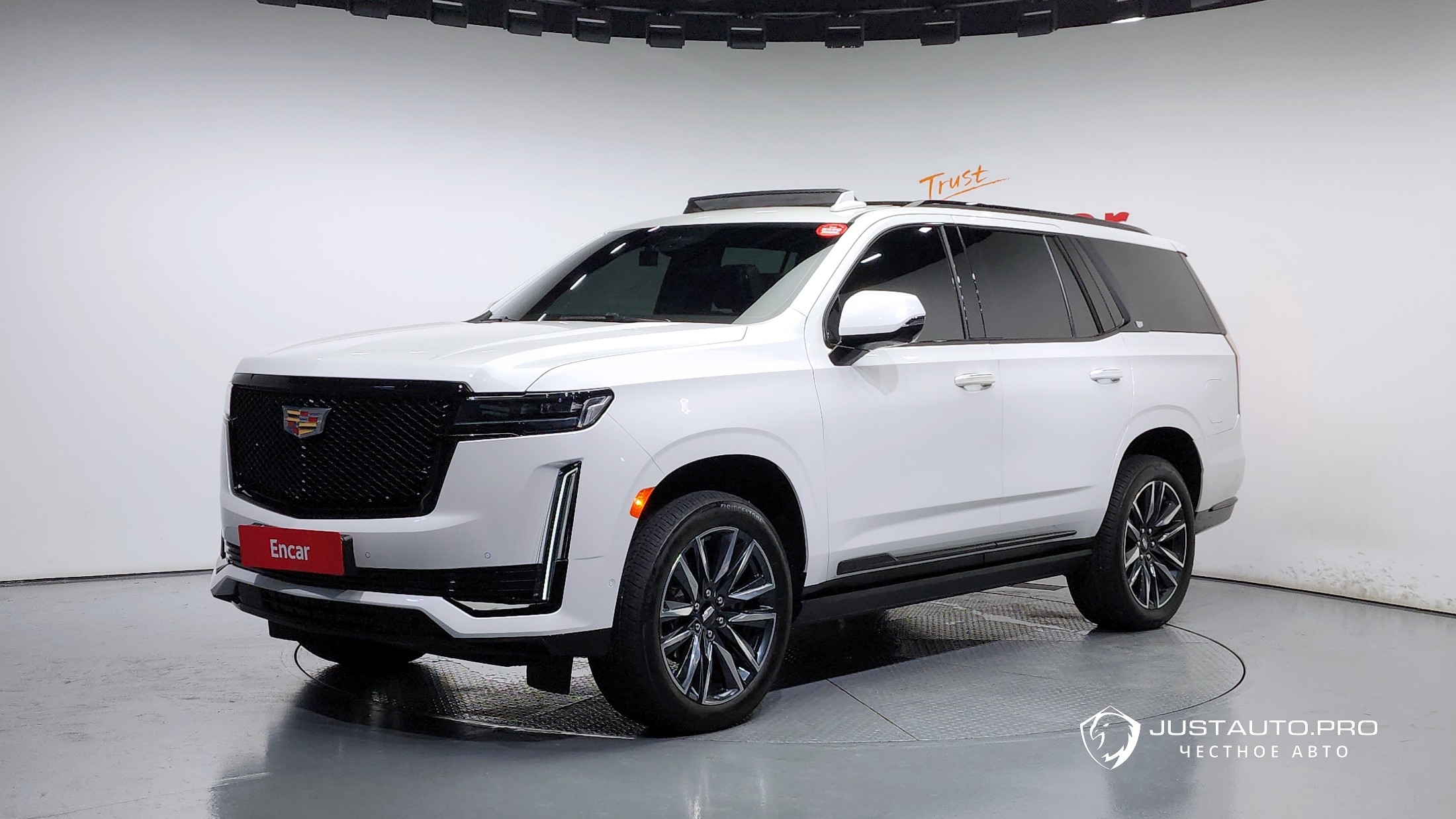 Автомобиль Cadillac Escalade