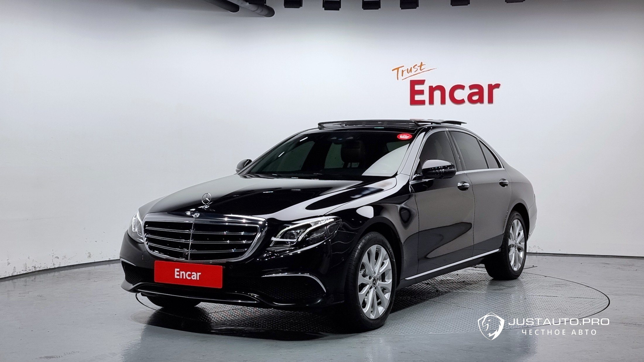 Автомобиль Mercedes-Benz E-Class