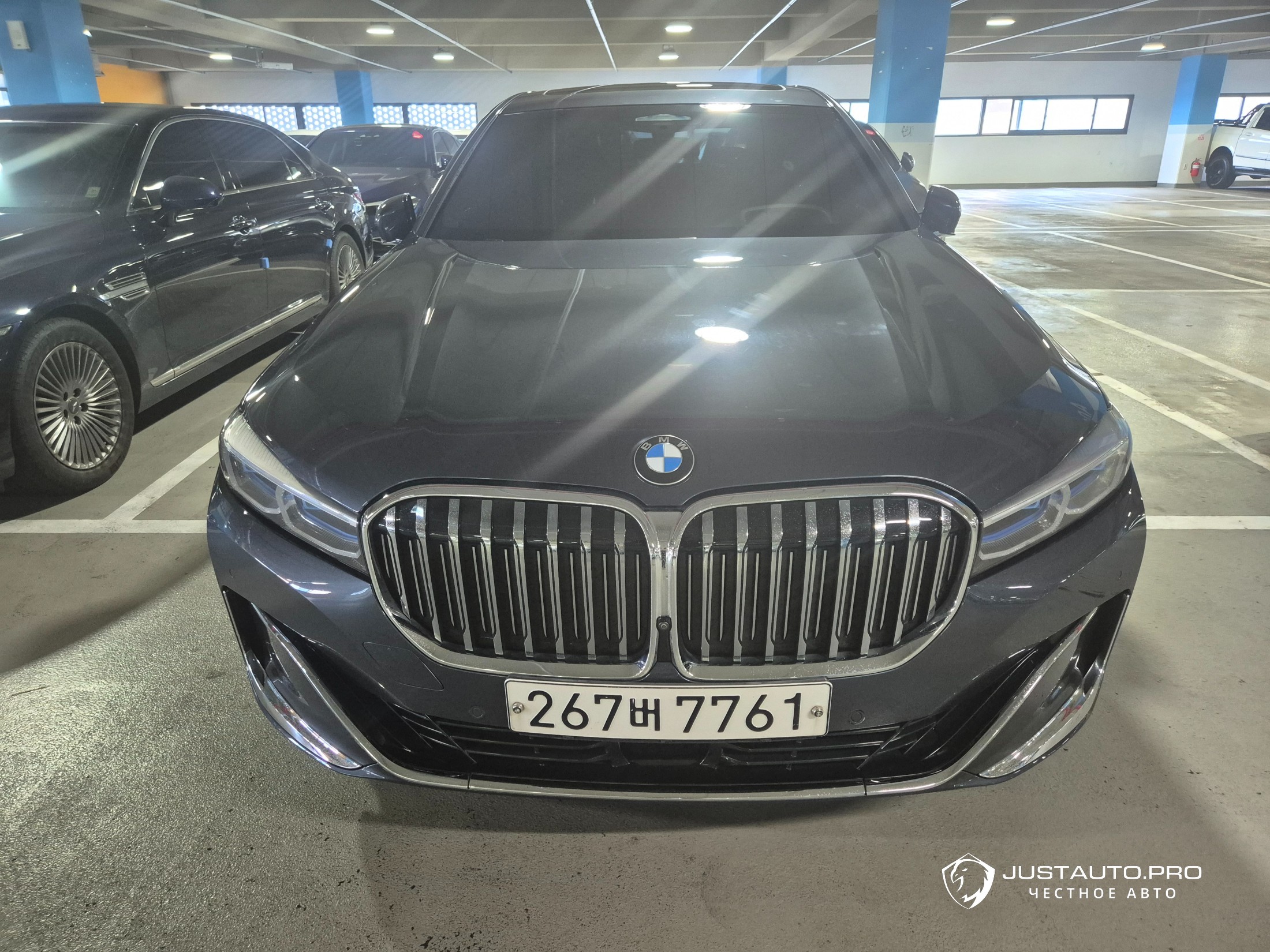 Автомобиль BMW 7-Series